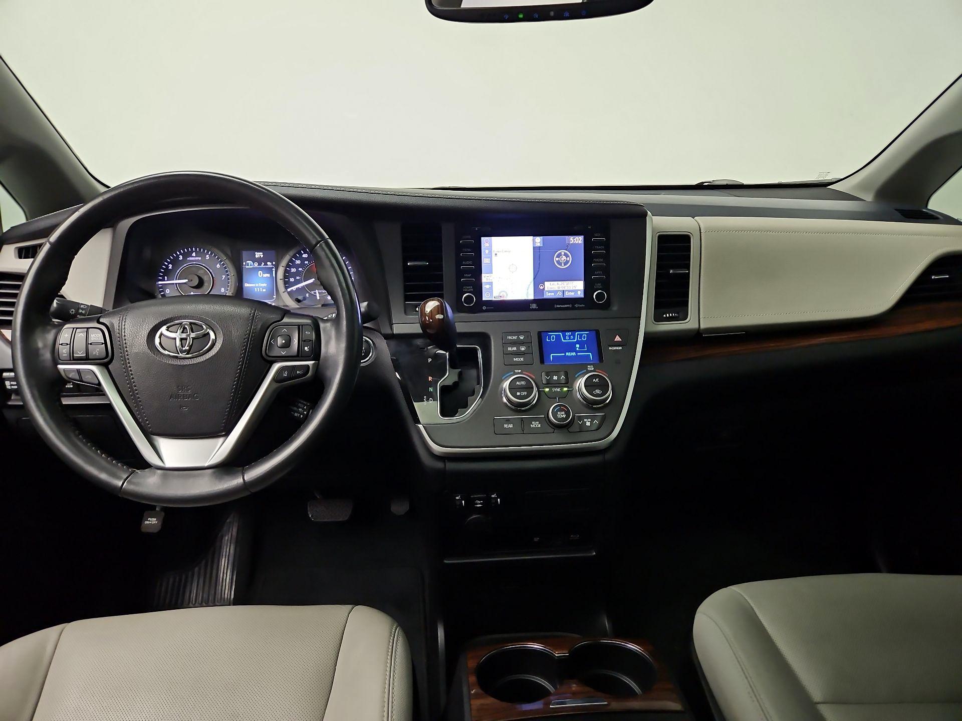 Thumbnail: 2020 Toyota Sienna - 9