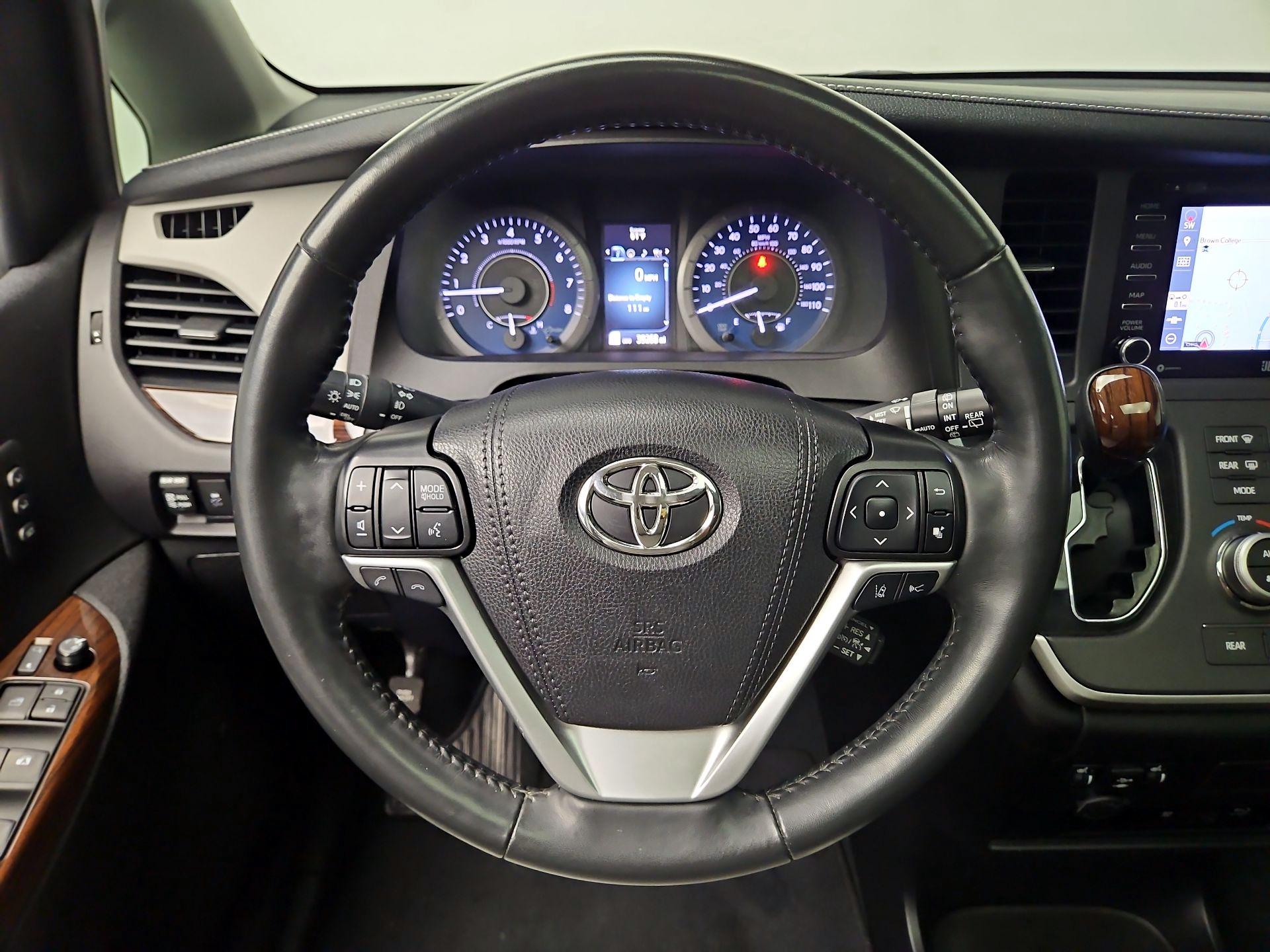 Thumbnail: 2020 Toyota Sienna - 10