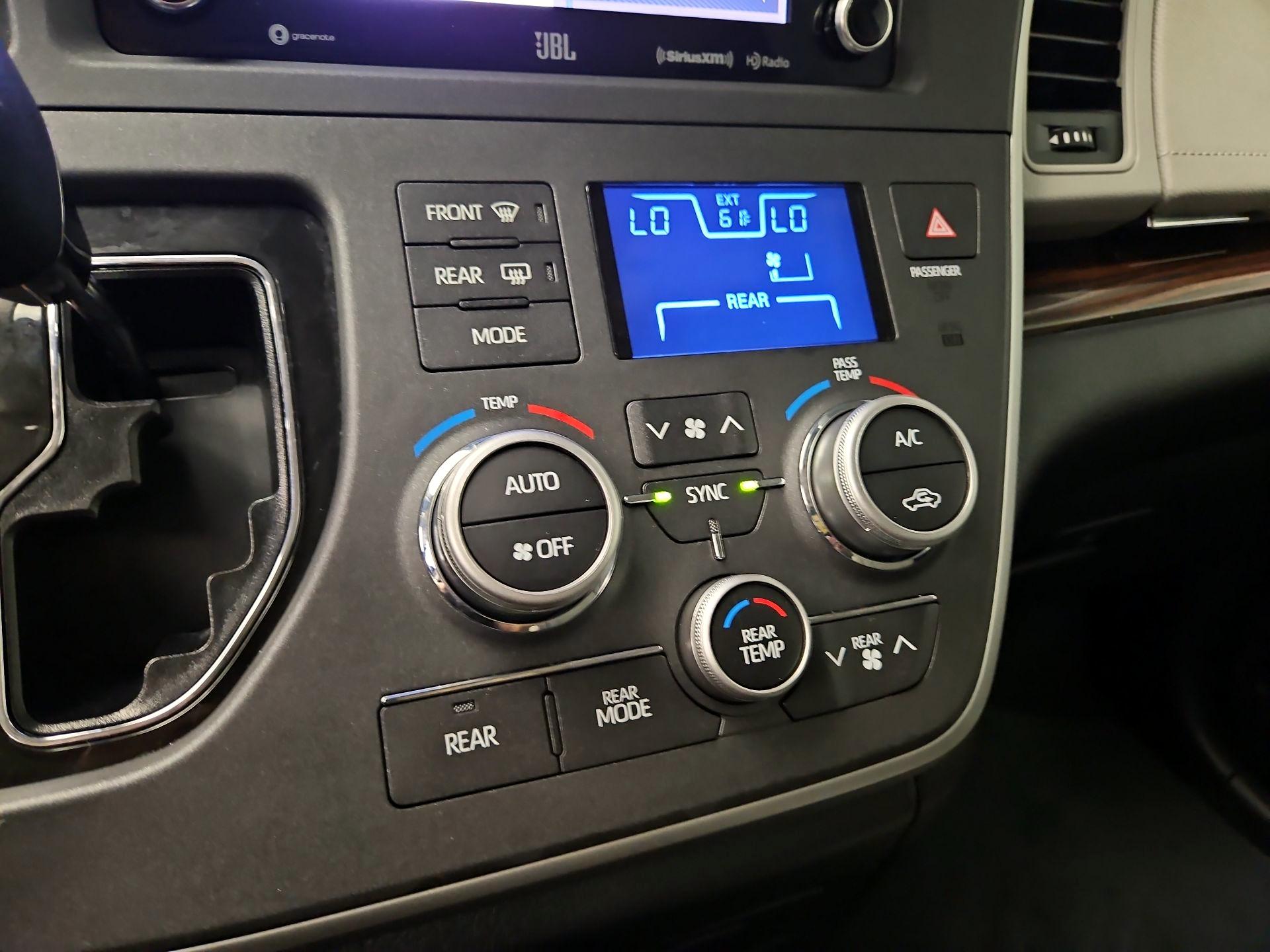 Thumbnail: 2020 Toyota Sienna - 17