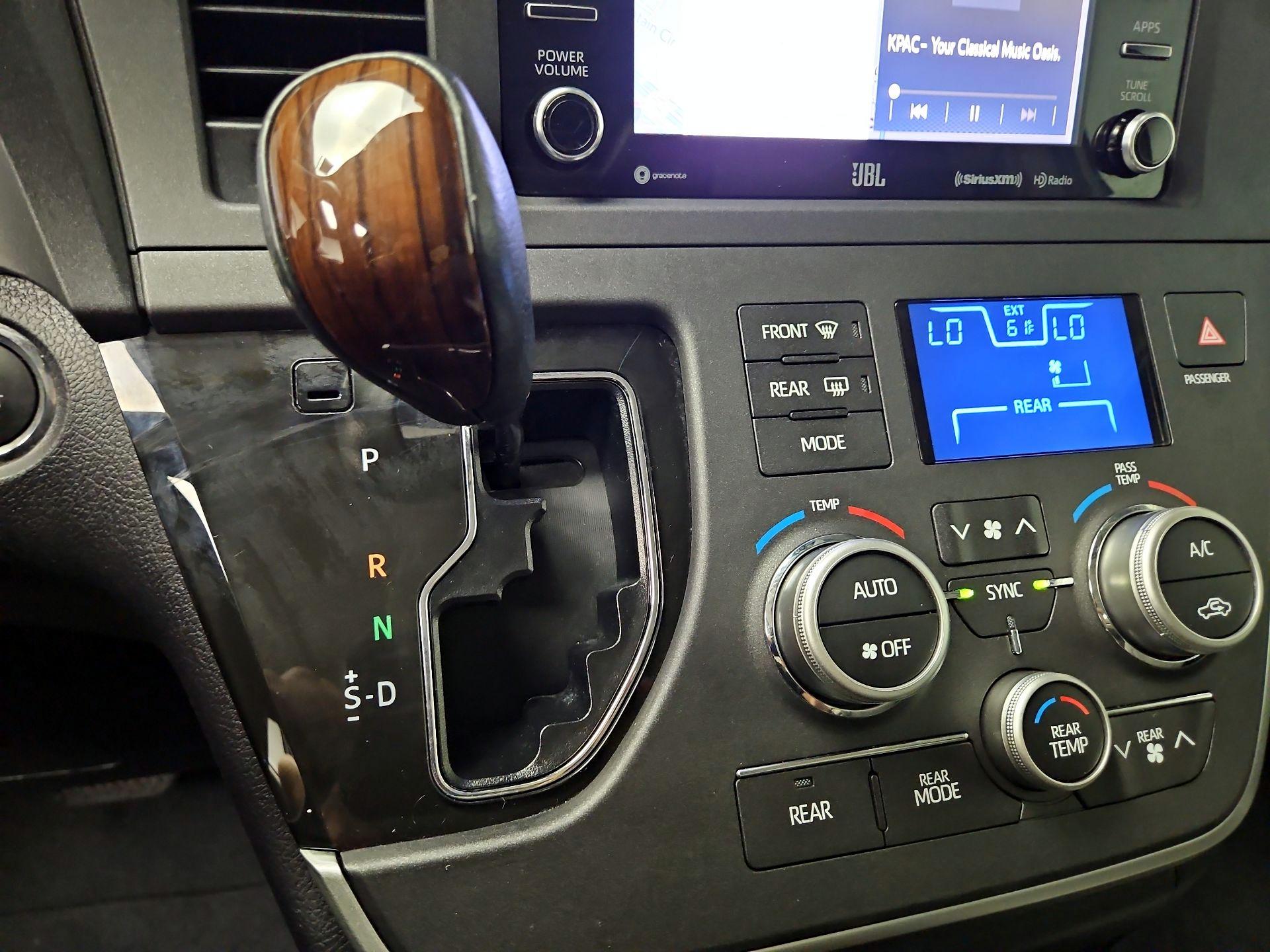 Thumbnail: 2020 Toyota Sienna - 18