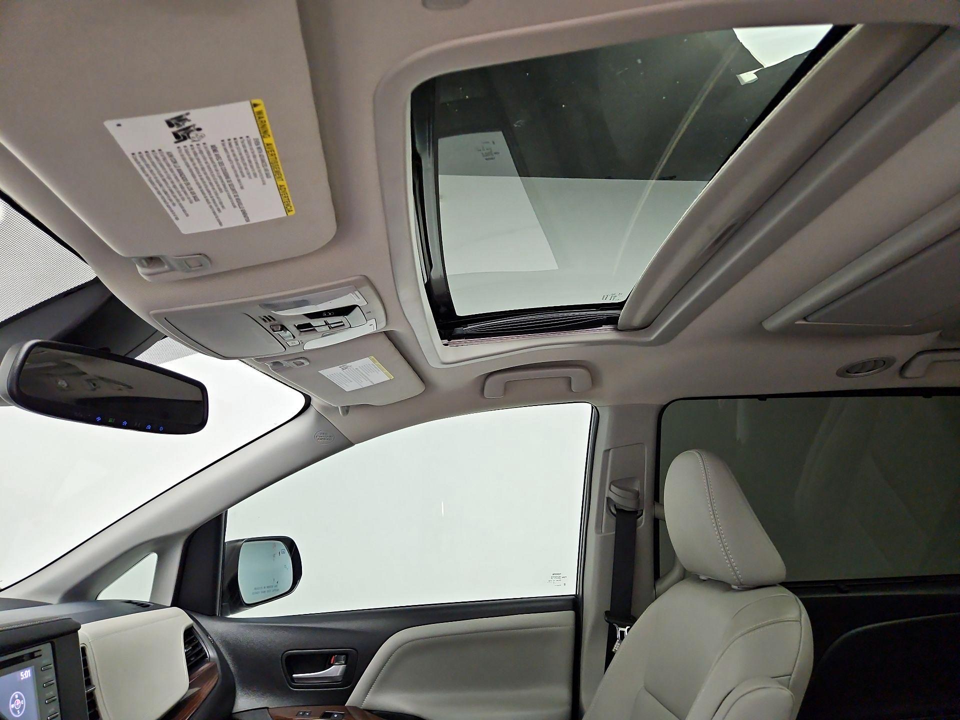 Thumbnail: 2020 Toyota Sienna - 20