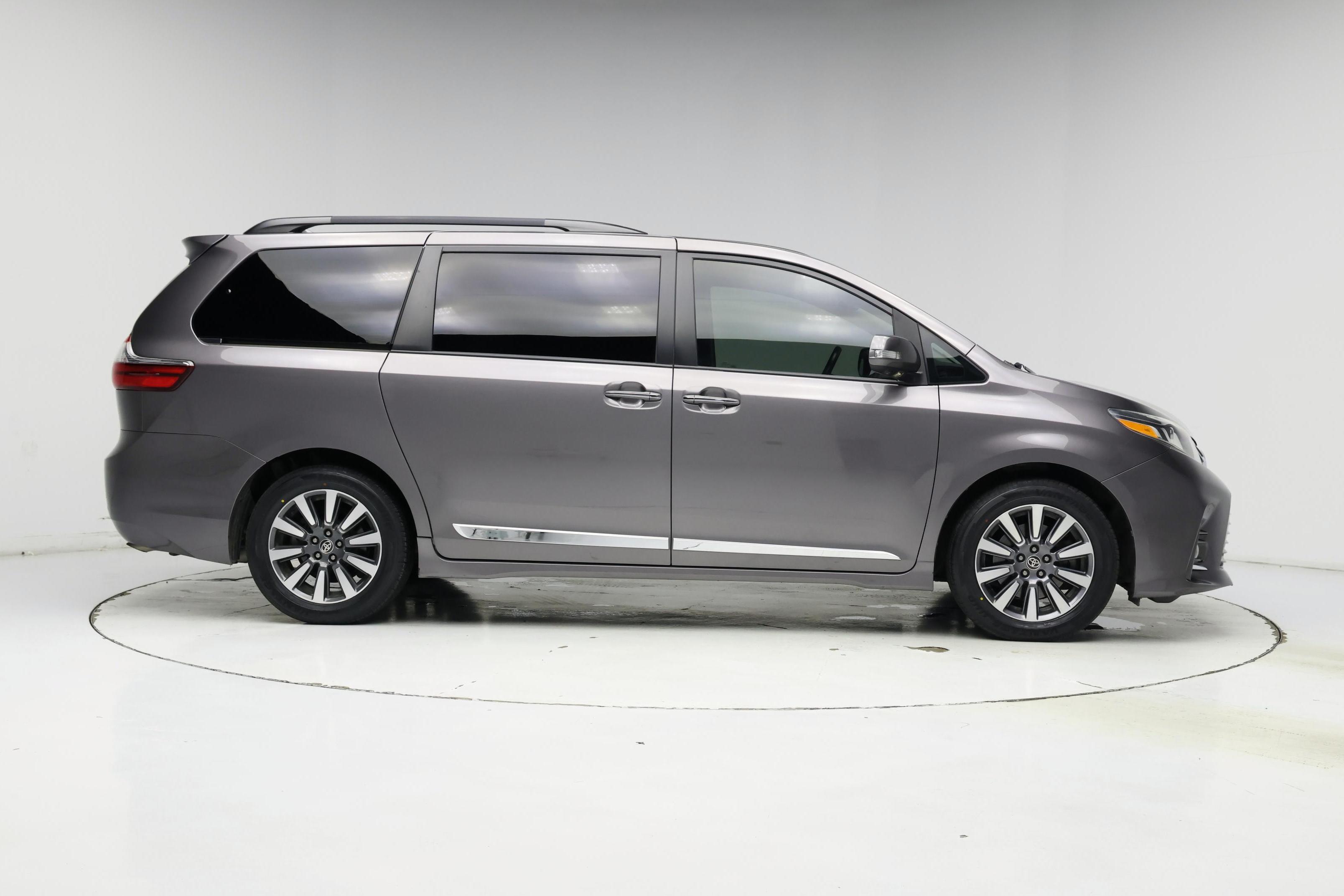 Thumbnail: 2020 Toyota Sienna - 7