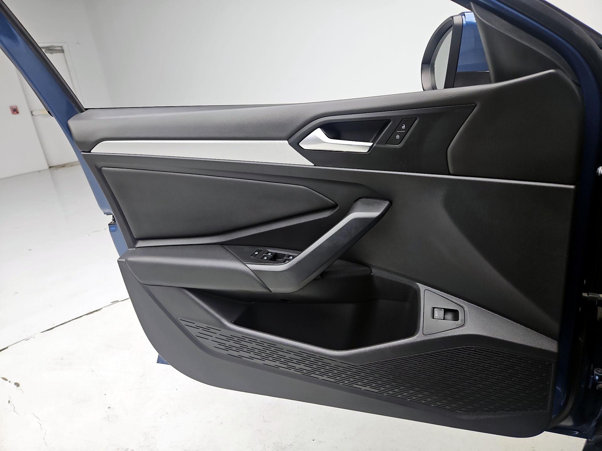 Thumbnail: 2019 Volkswagen Jetta - 12