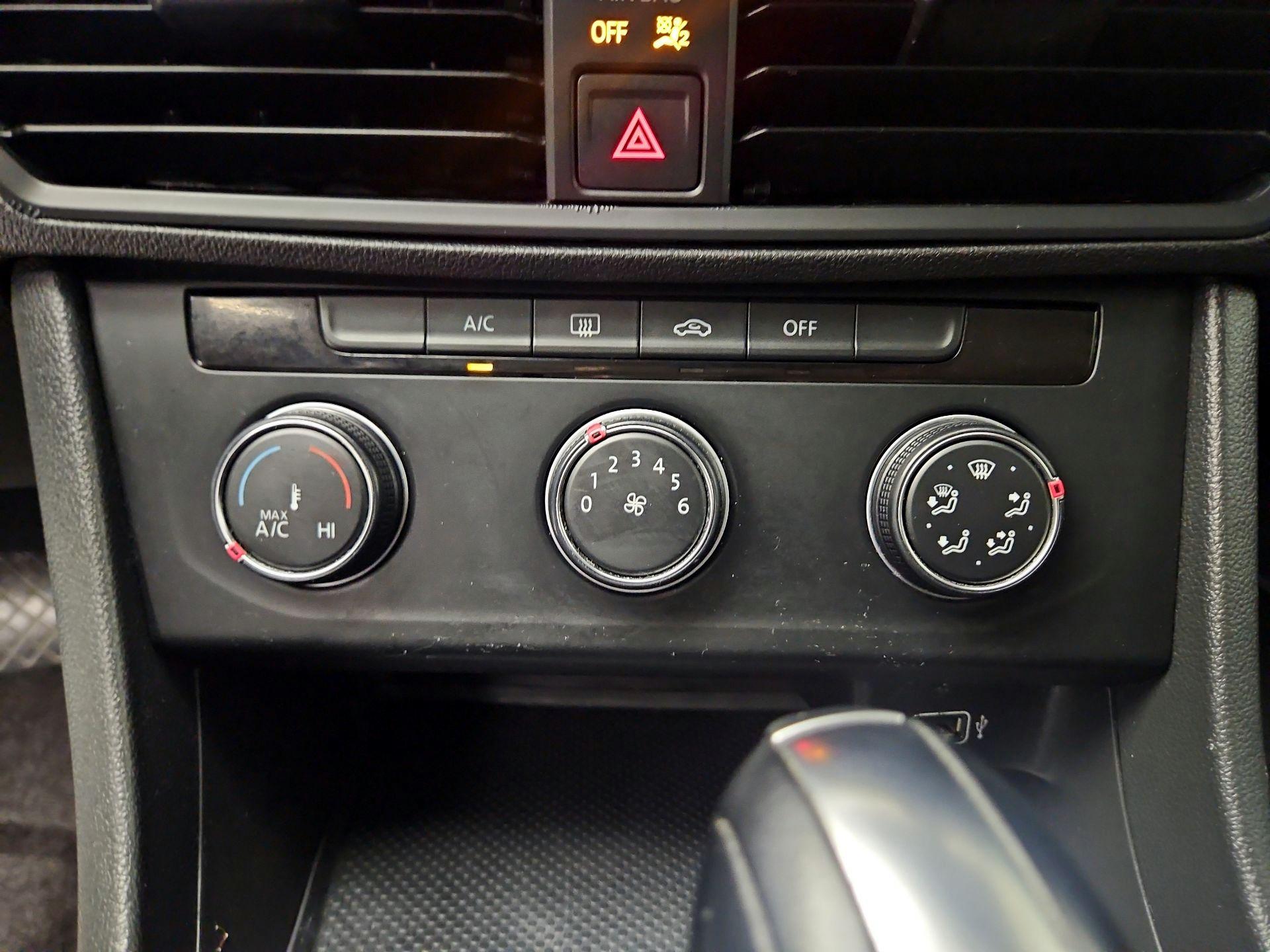 Thumbnail: 2019 Volkswagen Jetta - 16