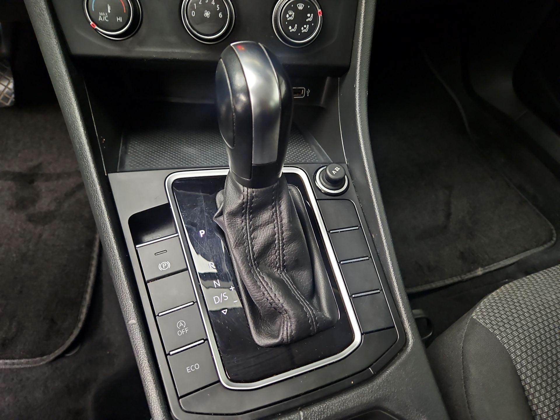 Thumbnail: 2019 Volkswagen Jetta - 17