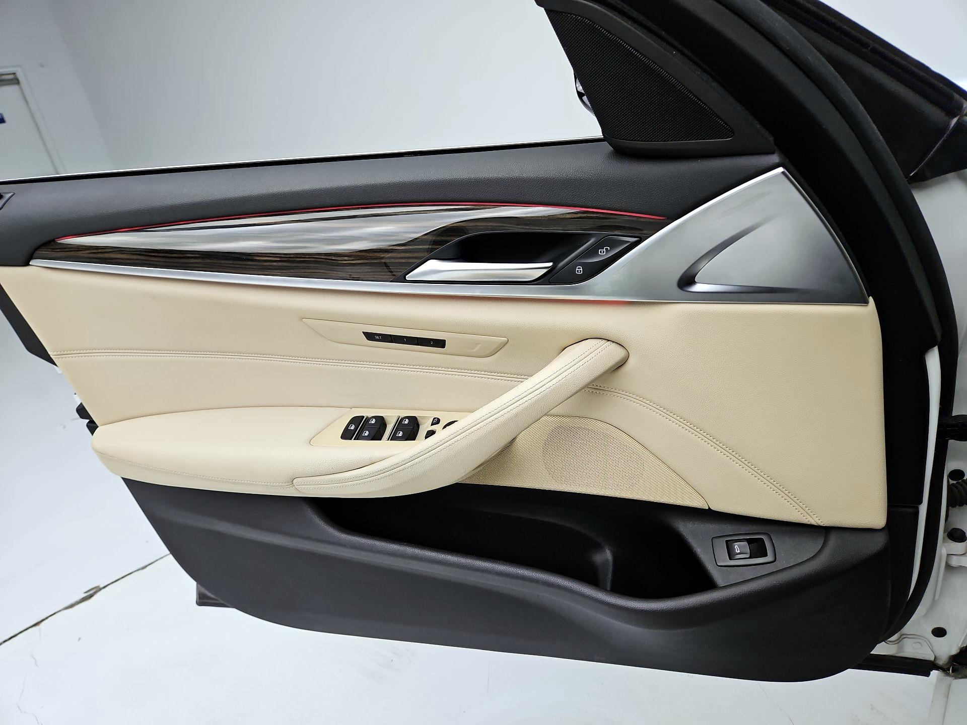 Thumbnail: 2018 BMW 5 Series - 12