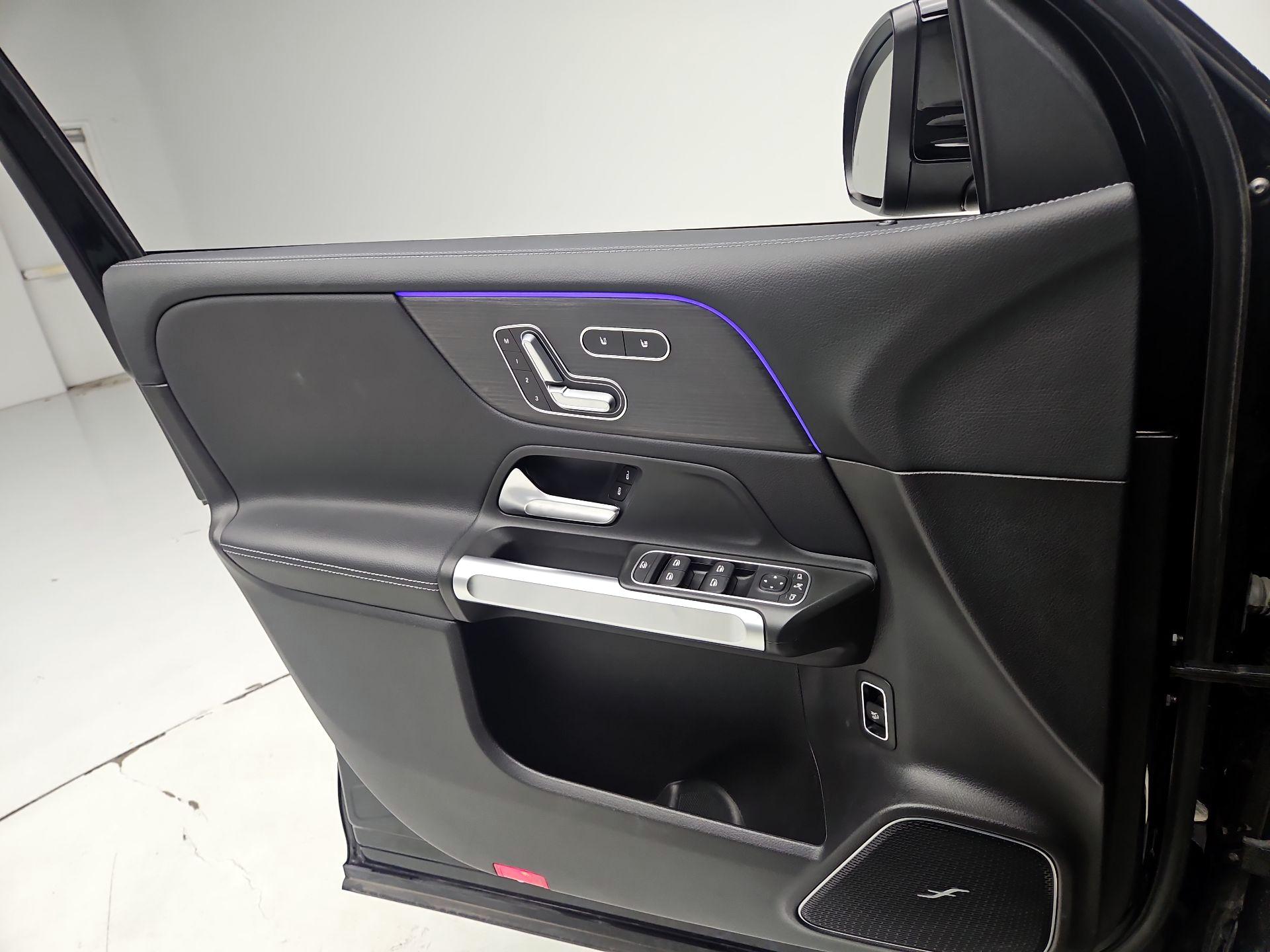 Thumbnail: 2021 Mercedes-Benz GLB - 12