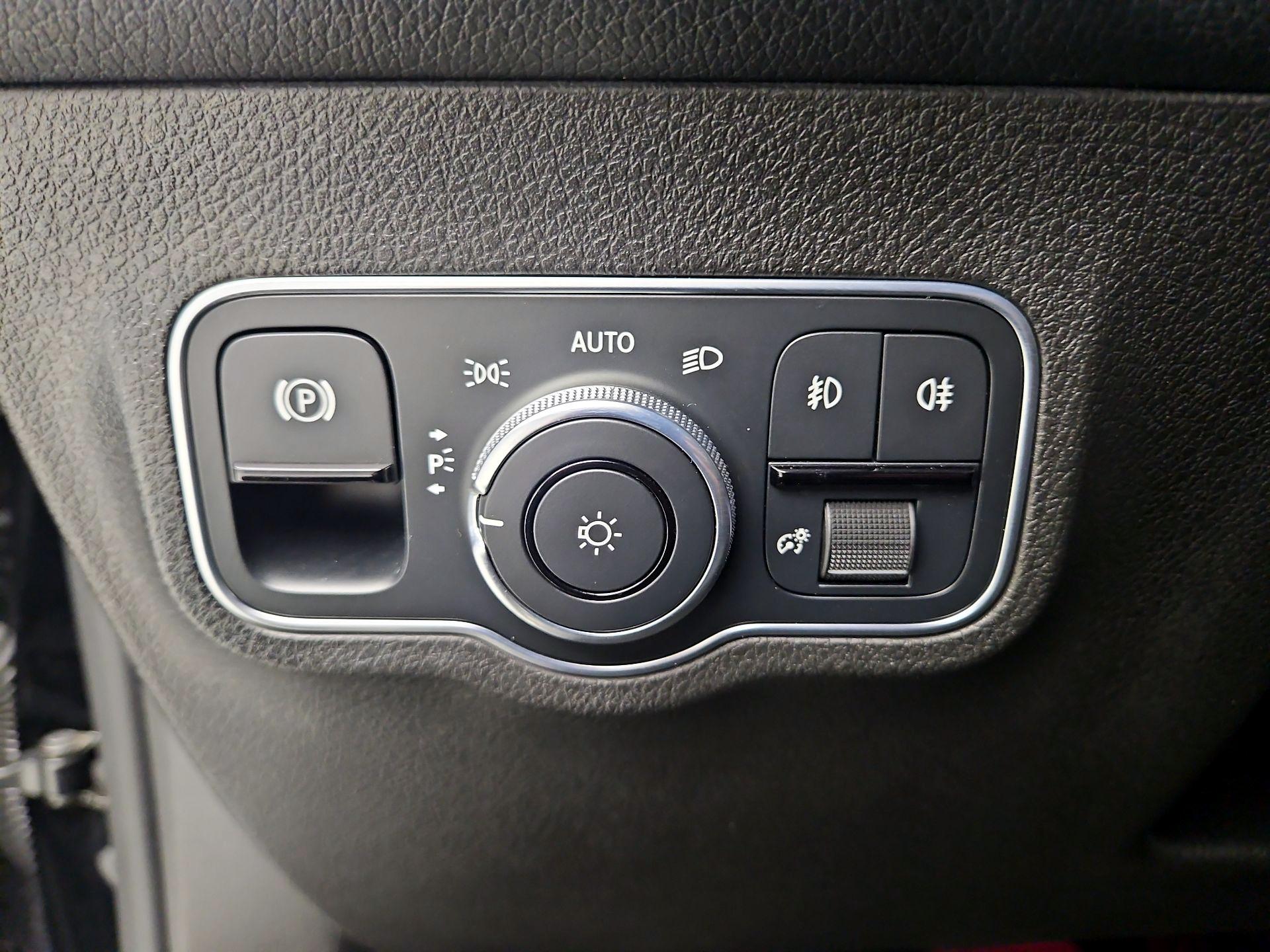 Thumbnail: 2021 Mercedes-Benz GLB - 13