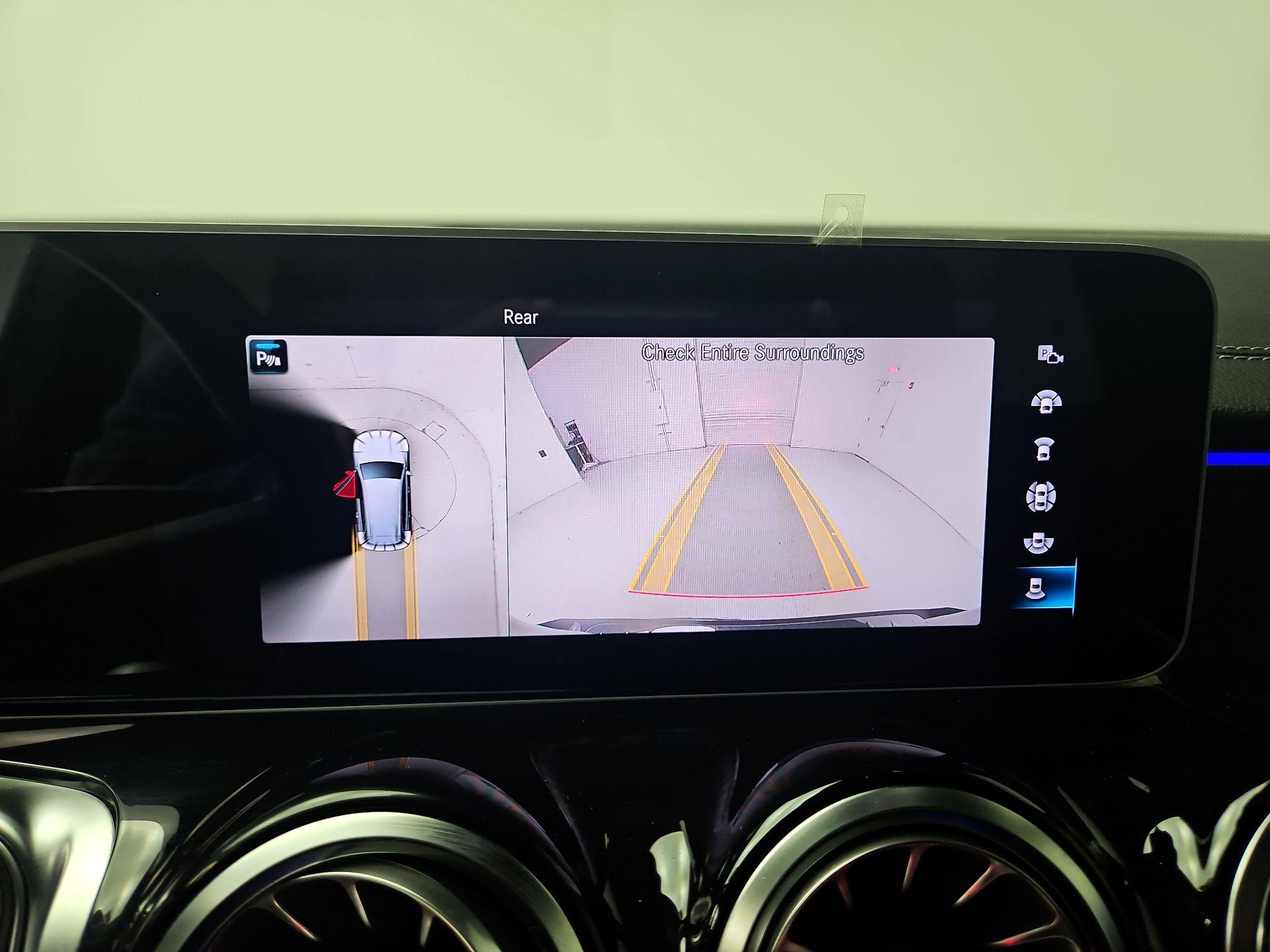 Thumbnail: 2021 Mercedes-Benz GLB - 15