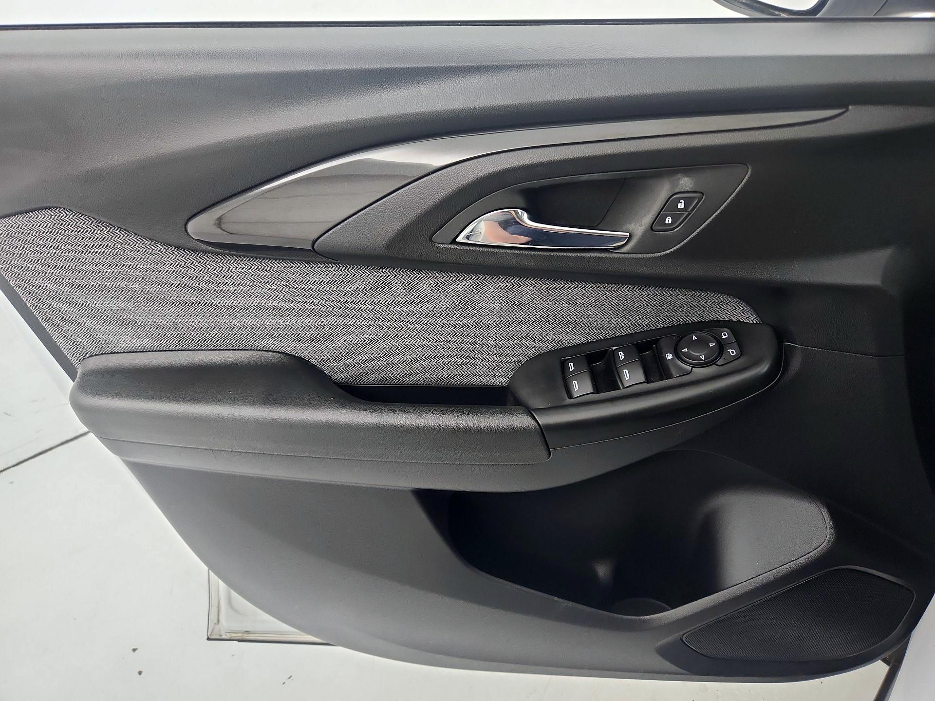 Thumbnail: 2023 Chevrolet TrailBlazer - 12