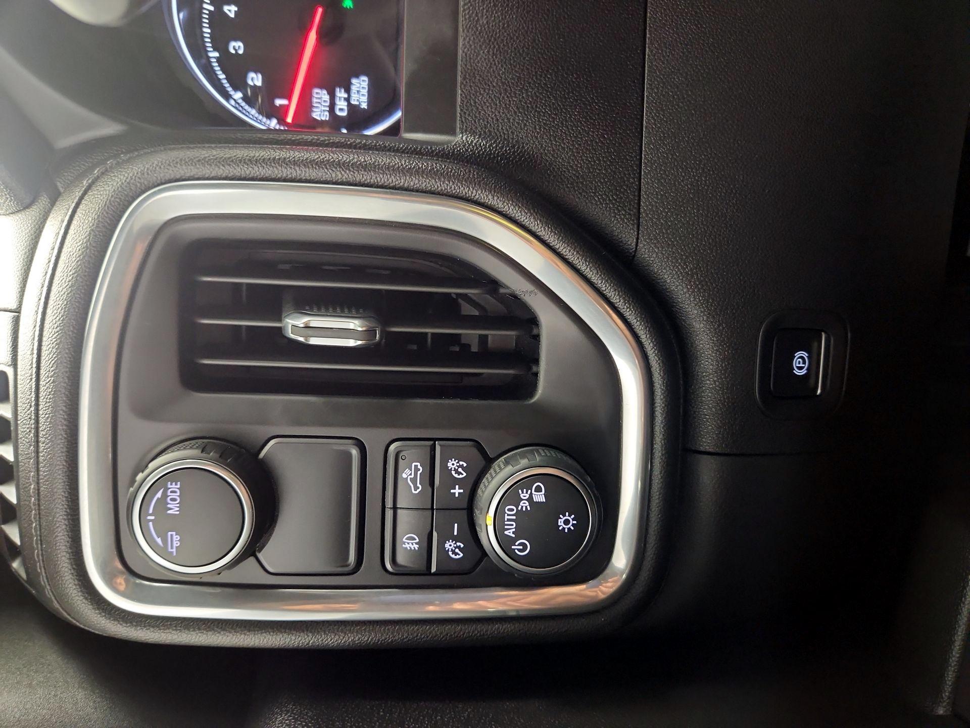 Thumbnail: 2021 Chevrolet Silverado 1500 - 13