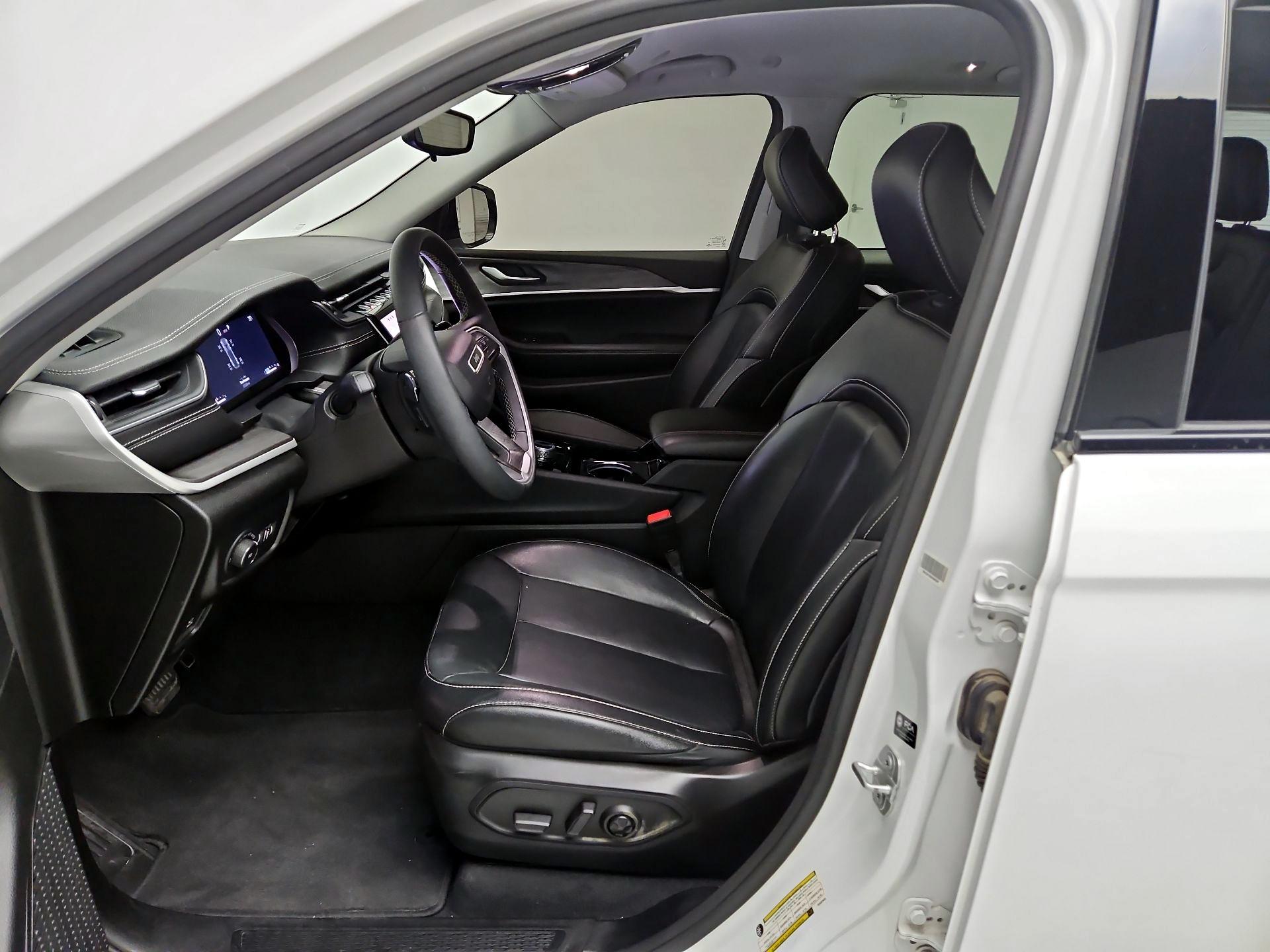 Thumbnail: 2023 Jeep Grand Cherokee - 11