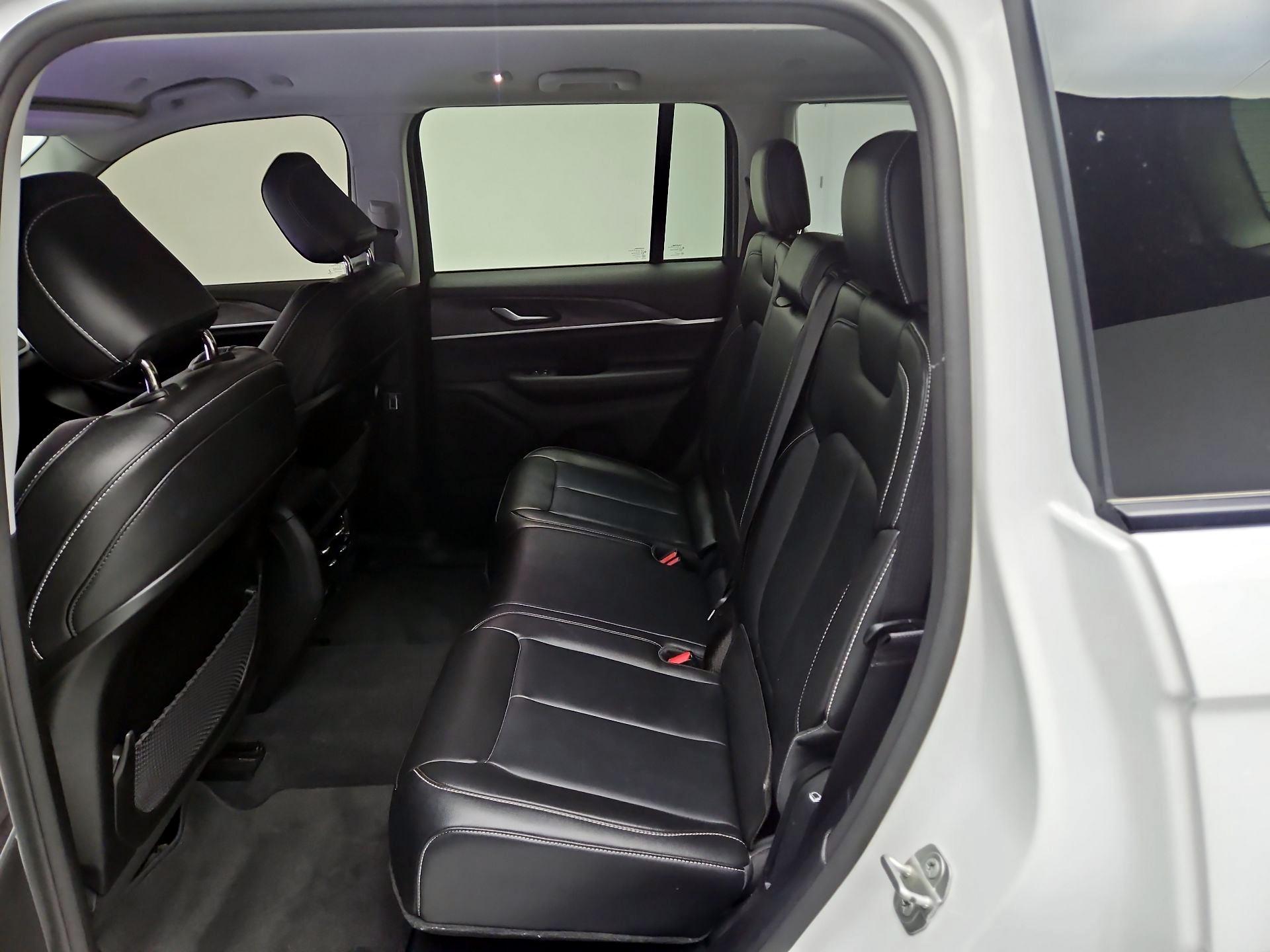 Thumbnail: 2023 Jeep Grand Cherokee - 20