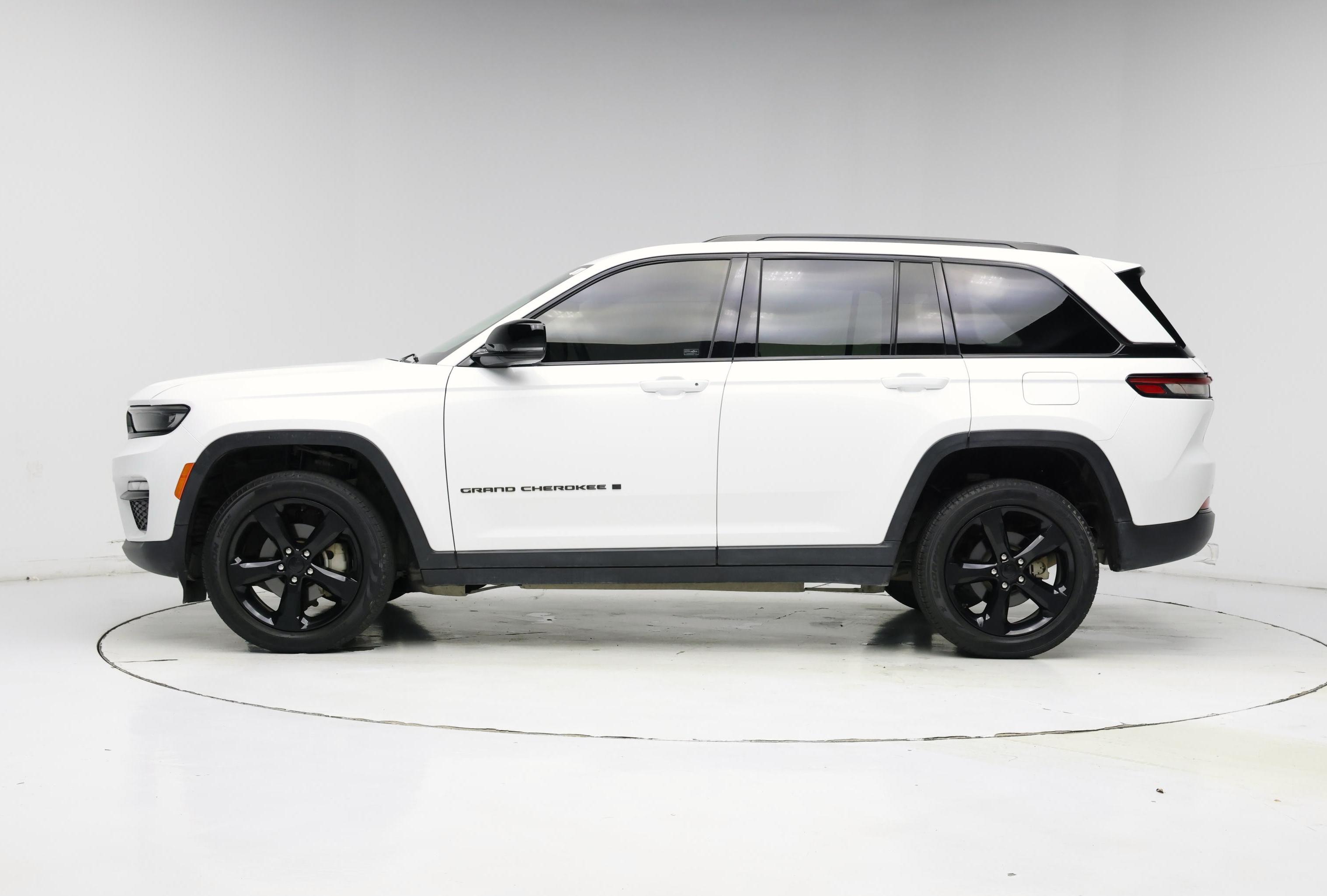 Thumbnail: 2023 Jeep Grand Cherokee - 3