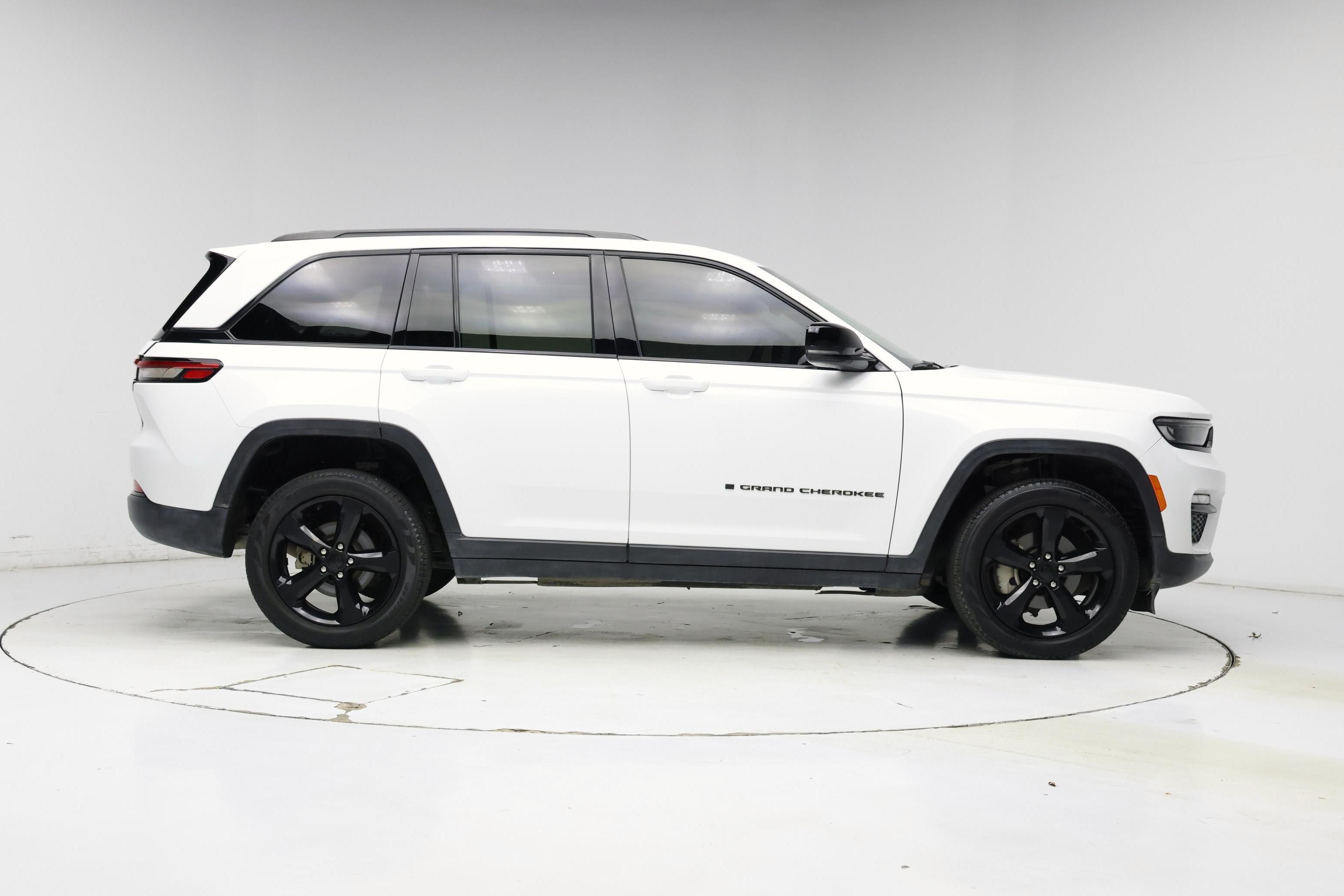 Thumbnail: 2023 Jeep Grand Cherokee - 7