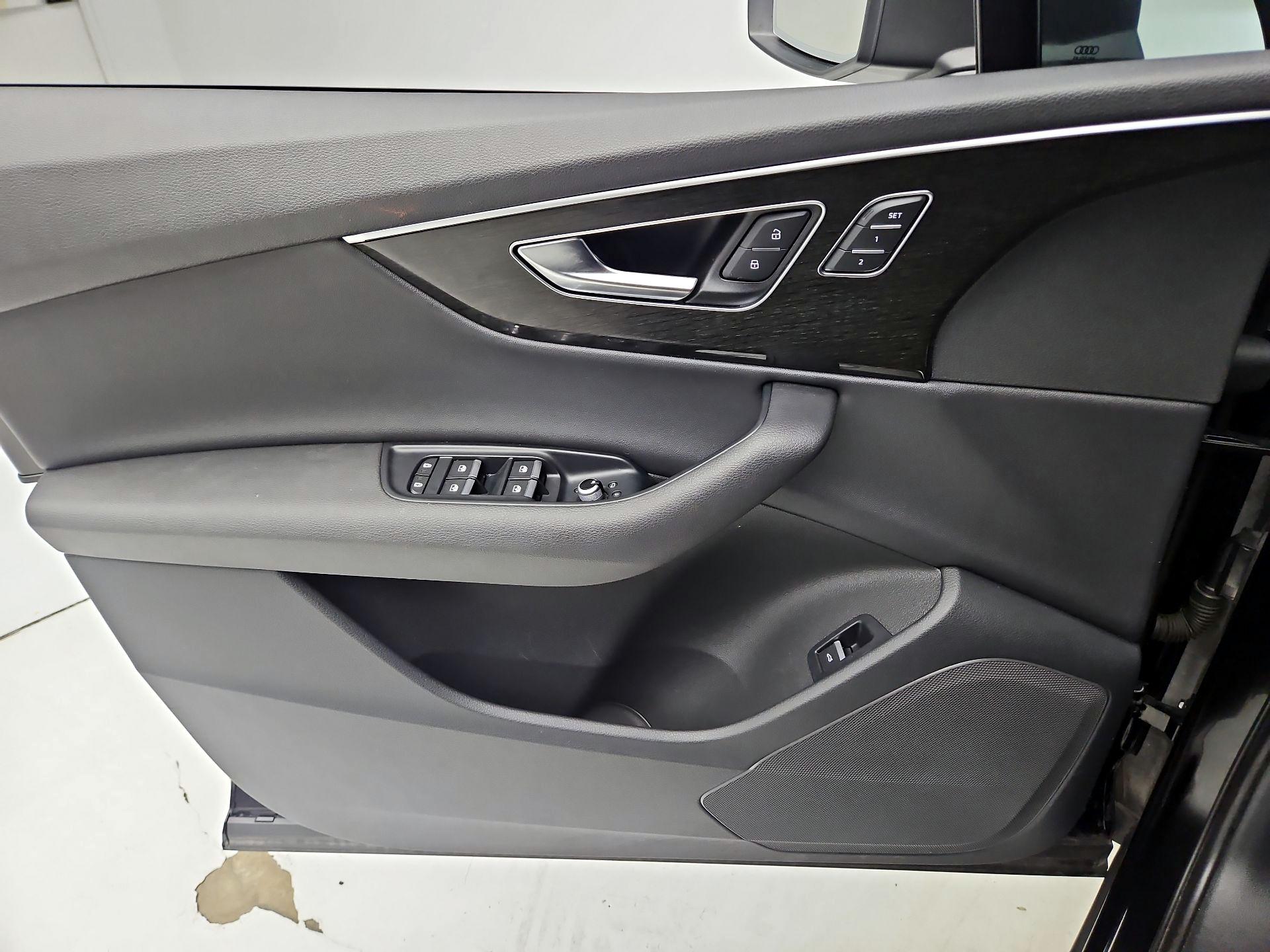 Thumbnail: 2022 Audi Q7 - 12