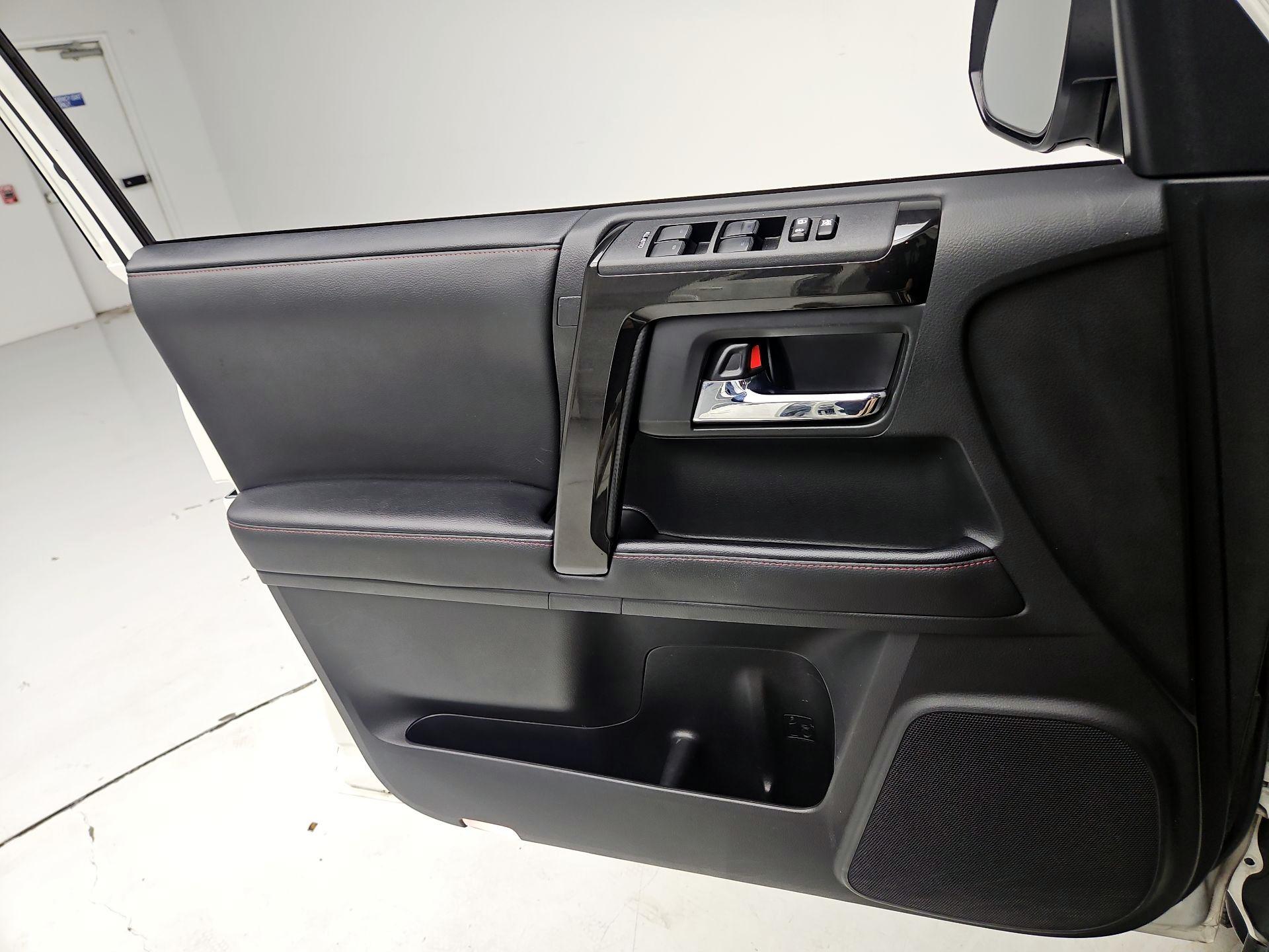 Thumbnail: 2020 Toyota 4Runner - 12