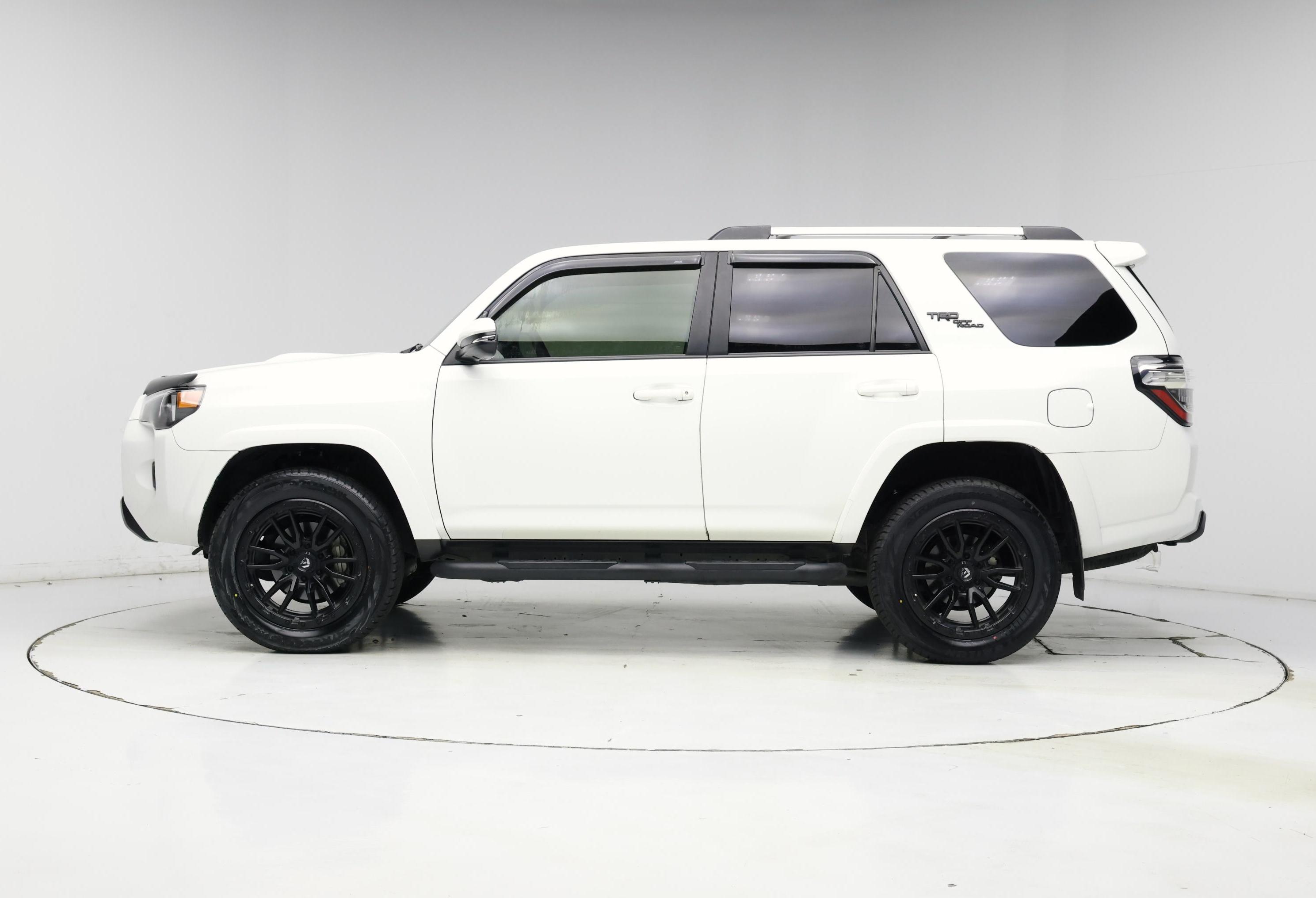 Thumbnail: 2020 Toyota 4Runner - 3