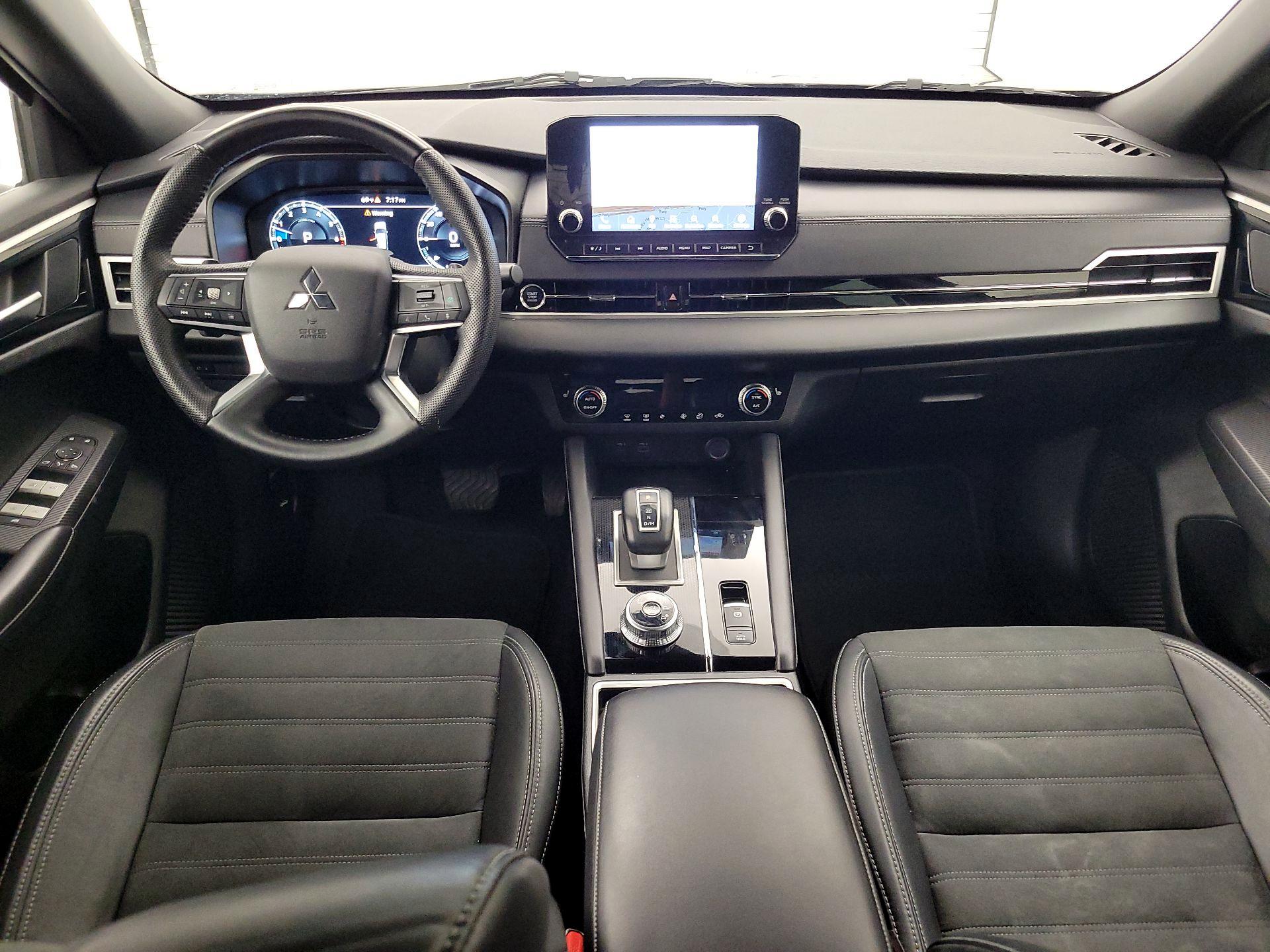 Thumbnail: 2023 Mitsubishi Outlander - 9