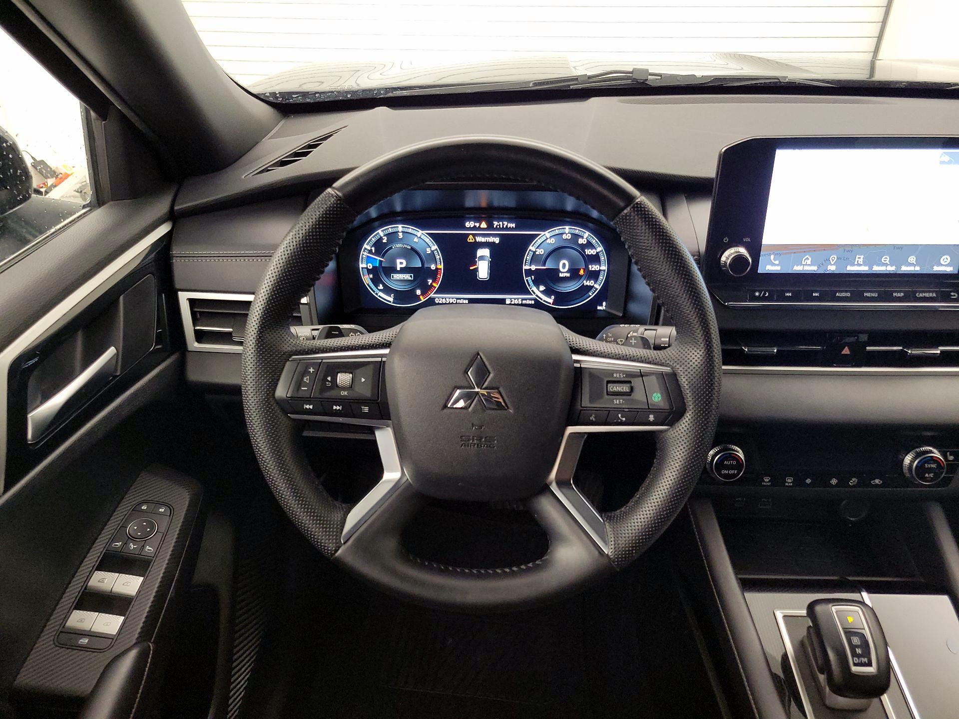 Thumbnail: 2023 Mitsubishi Outlander - 10