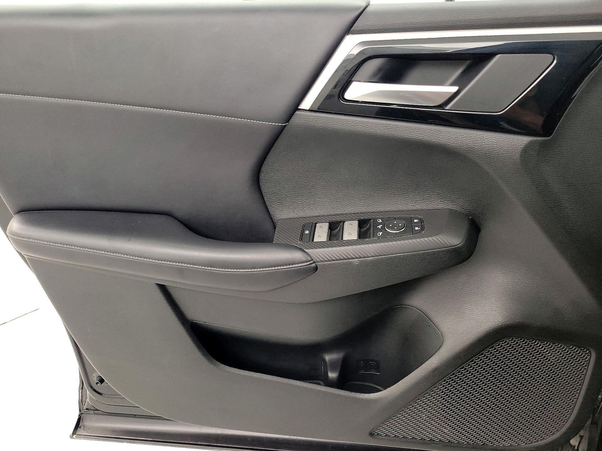 Thumbnail: 2023 Mitsubishi Outlander - 12