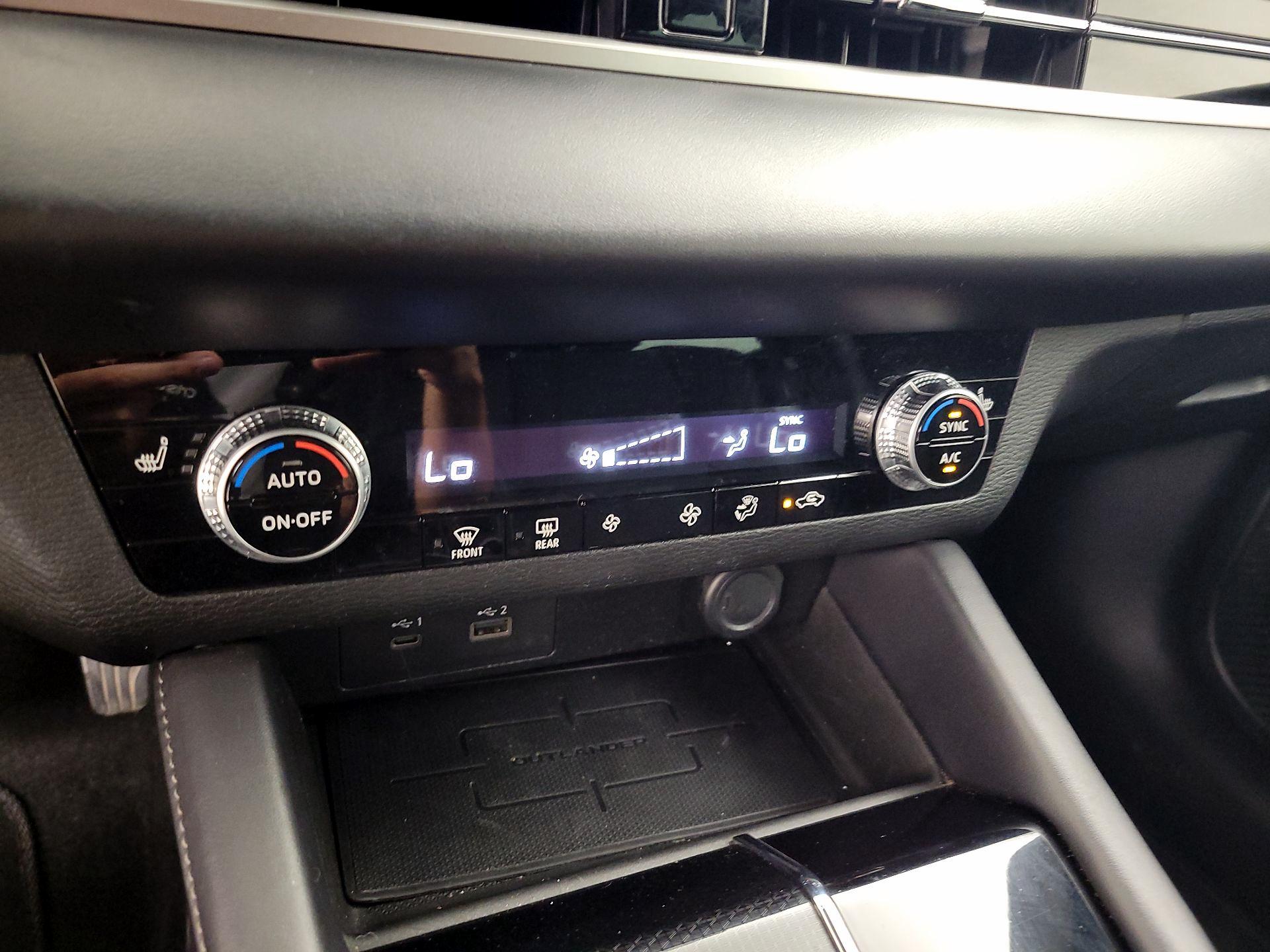 Thumbnail: 2023 Mitsubishi Outlander - 17