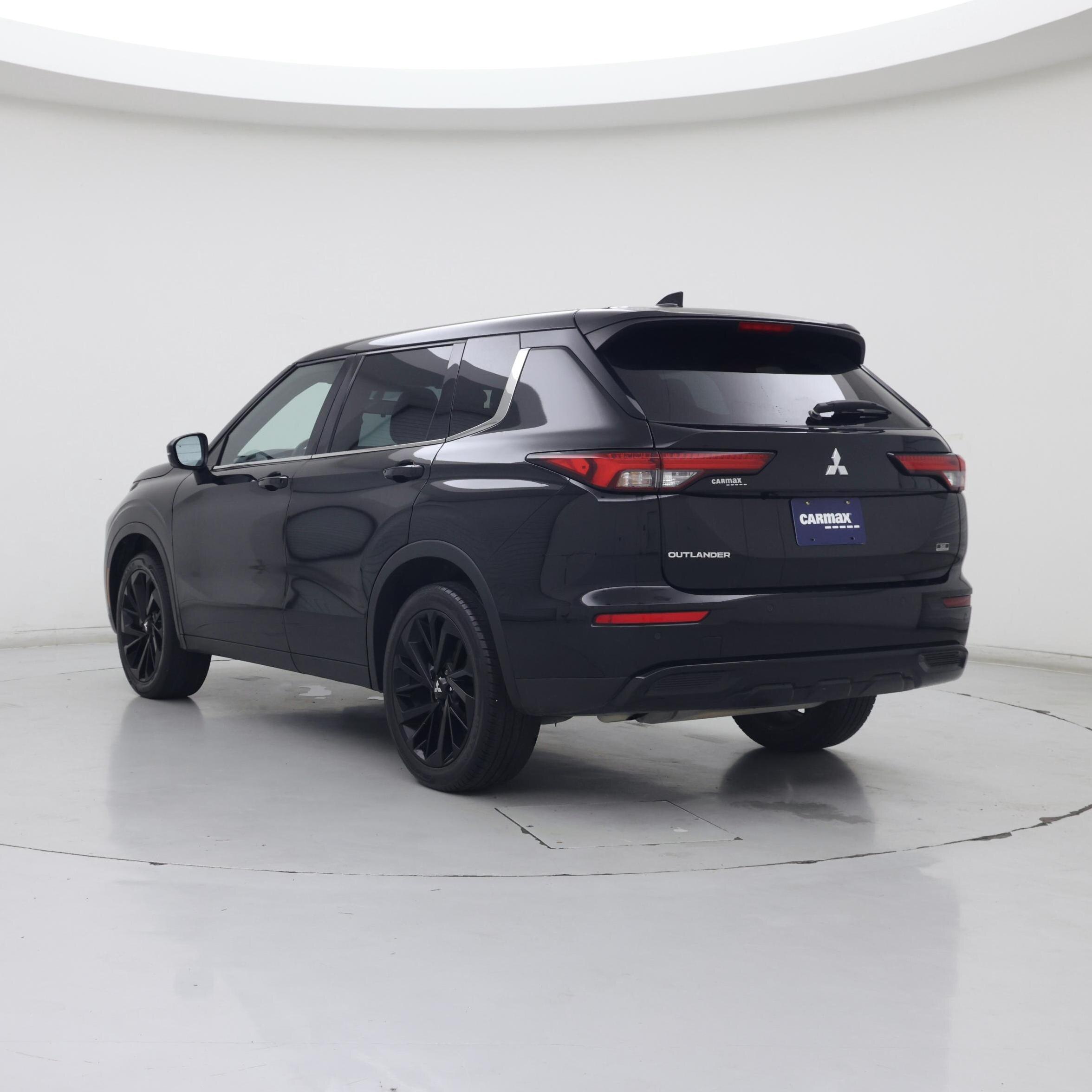 Thumbnail: 2023 Mitsubishi Outlander - 2