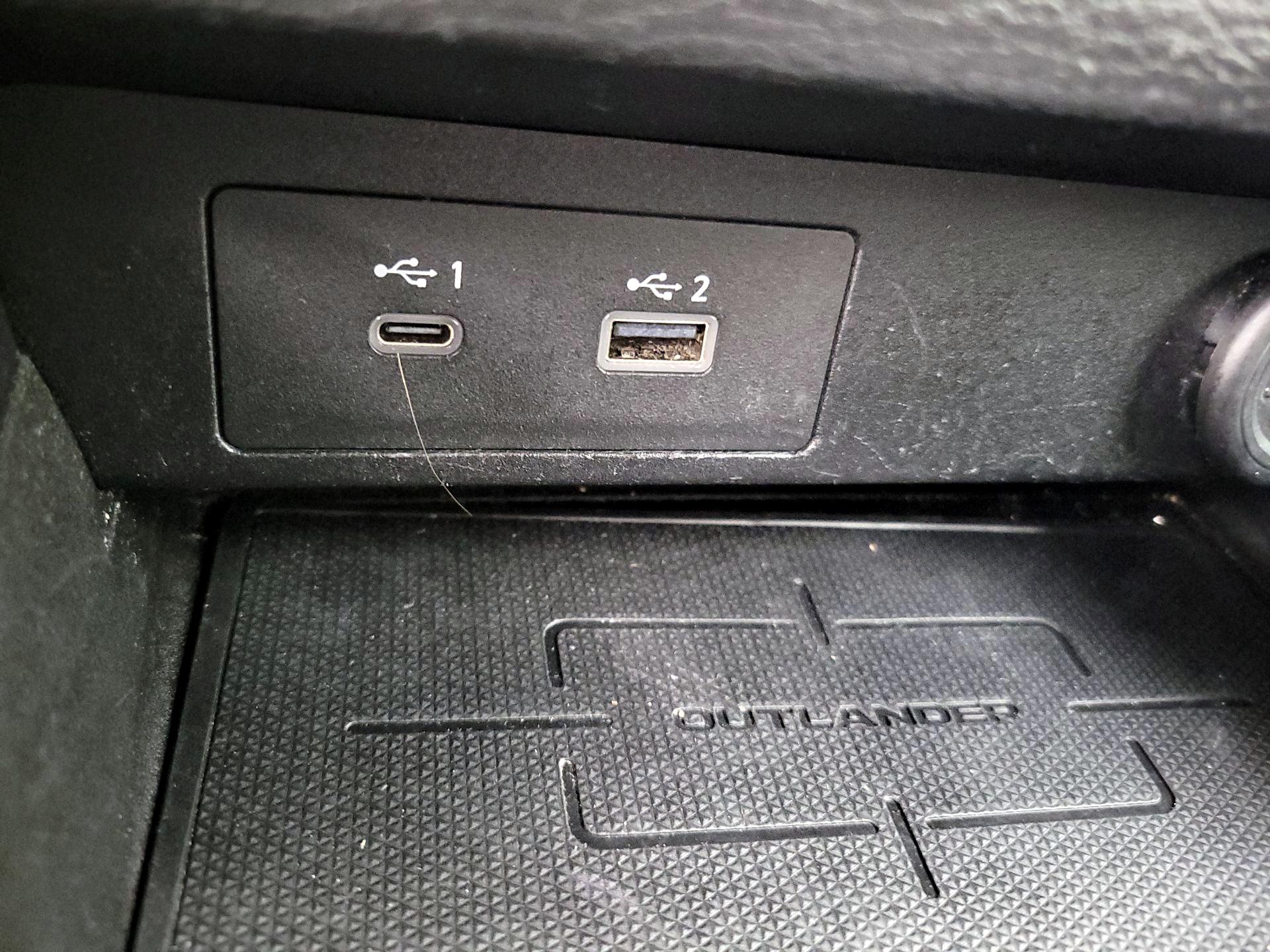 Thumbnail: 2023 Mitsubishi Outlander - 19