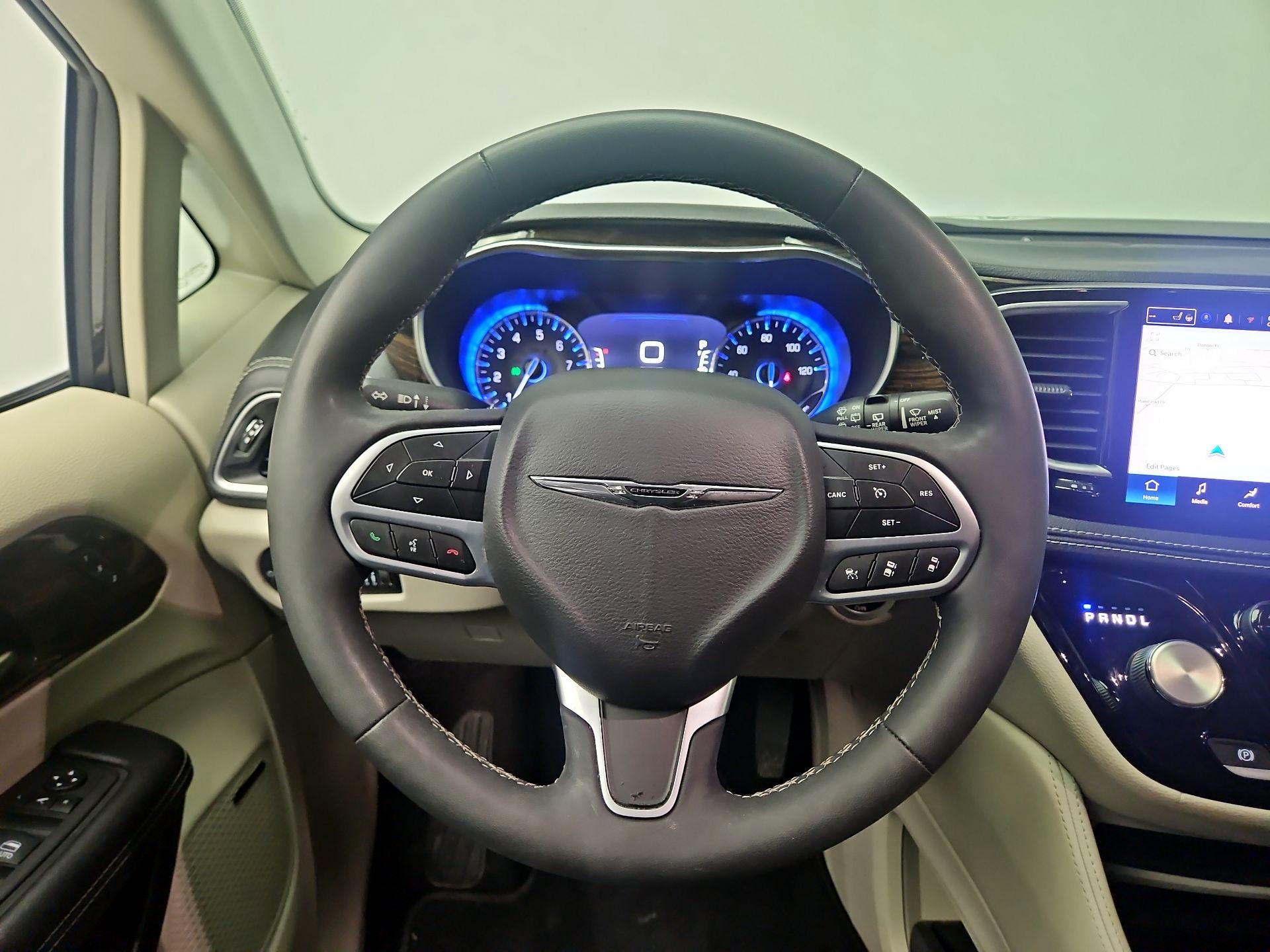 Thumbnail: 2022 Chrysler Pacifica - 10