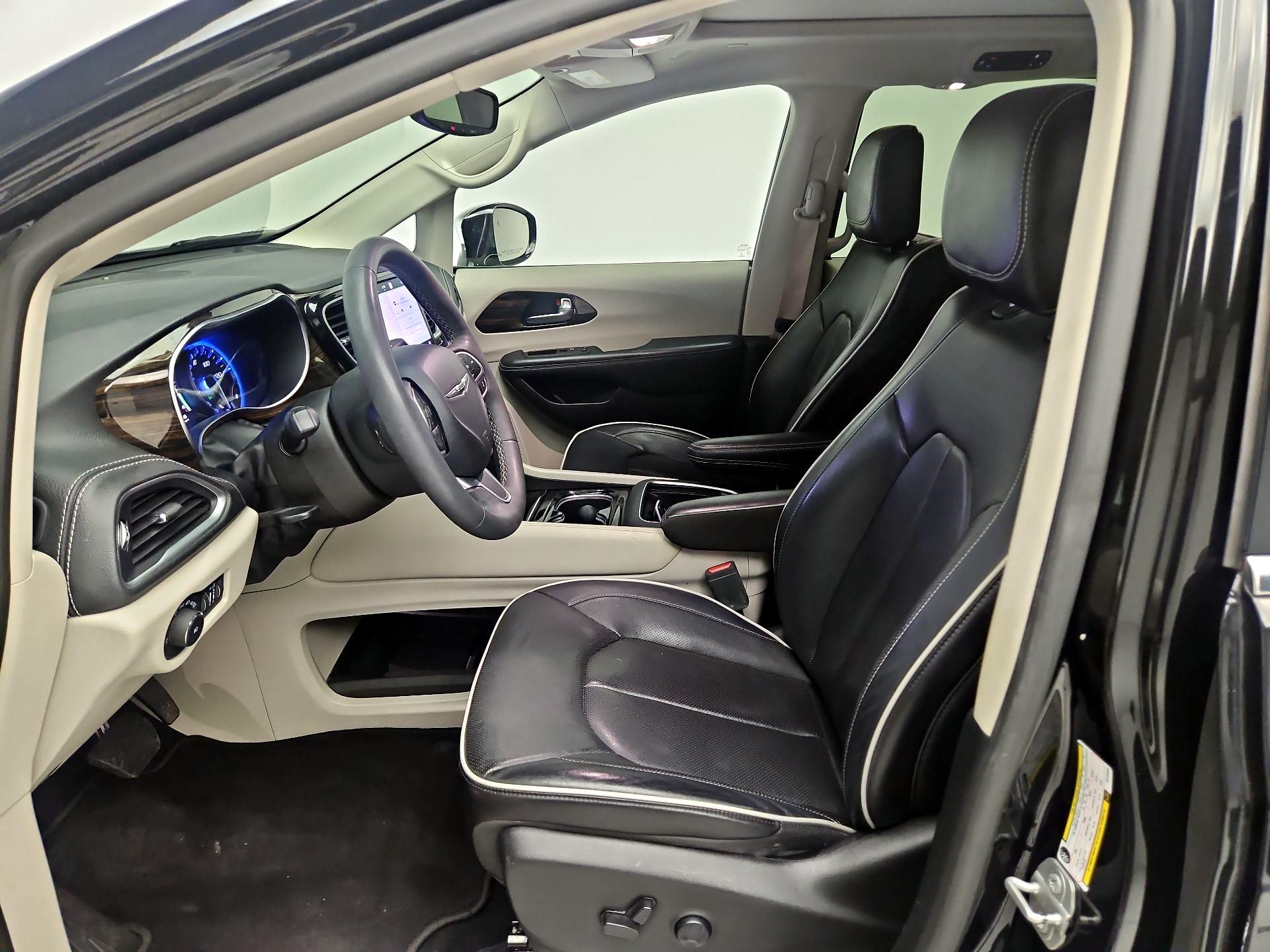 Thumbnail: 2022 Chrysler Pacifica - 11