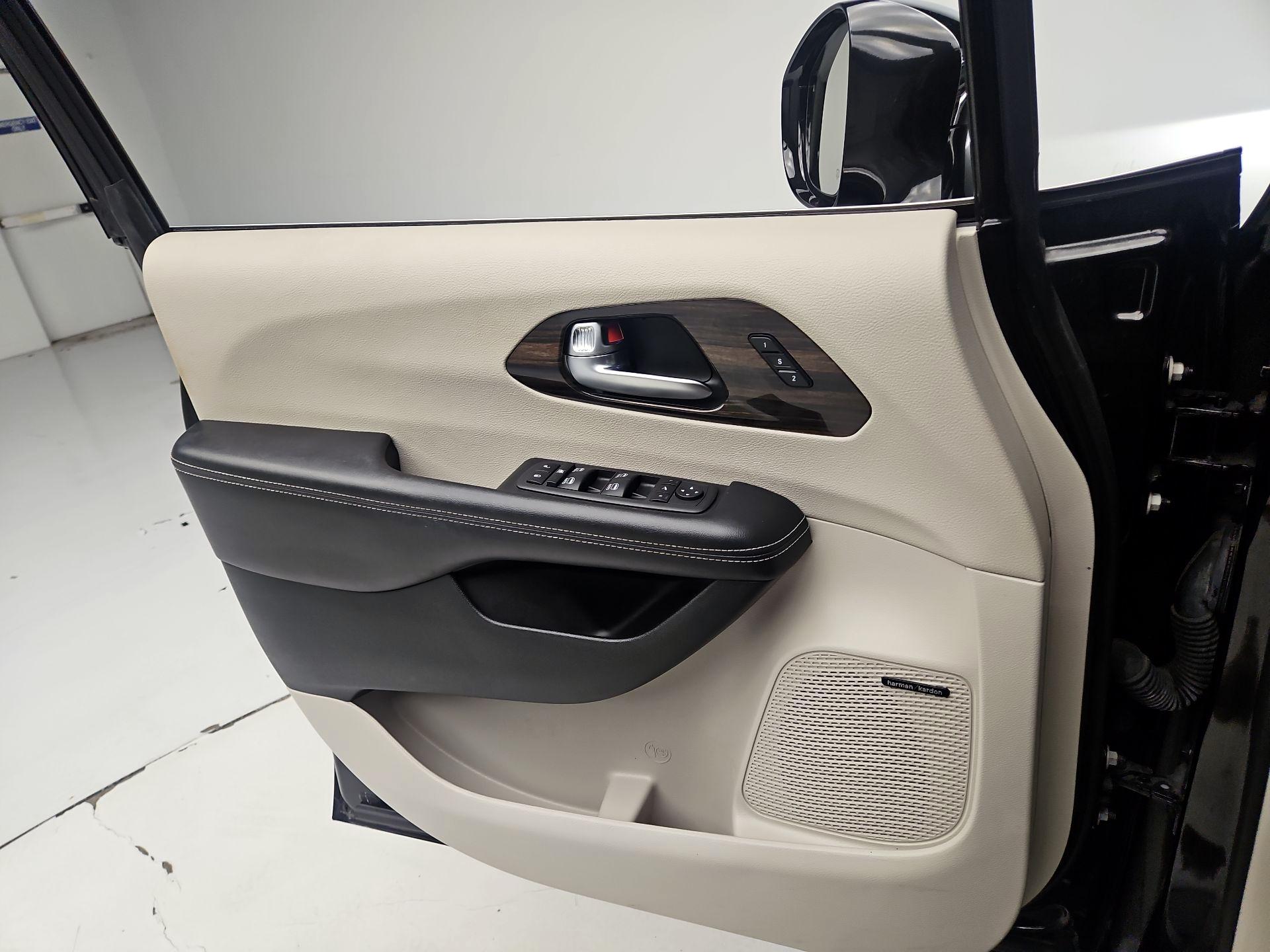 Thumbnail: 2022 Chrysler Pacifica - 12