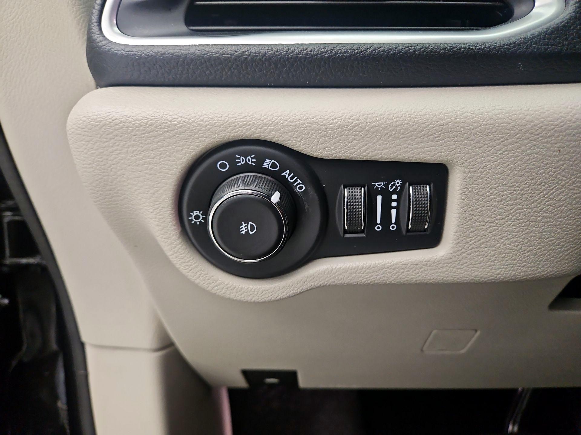 Thumbnail: 2022 Chrysler Pacifica - 13