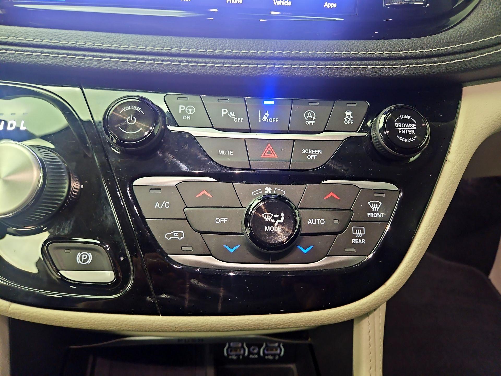 Thumbnail: 2022 Chrysler Pacifica - 17