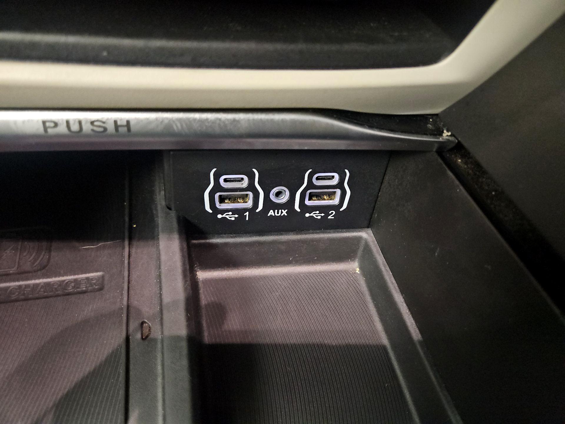 Thumbnail: 2022 Chrysler Pacifica - 19