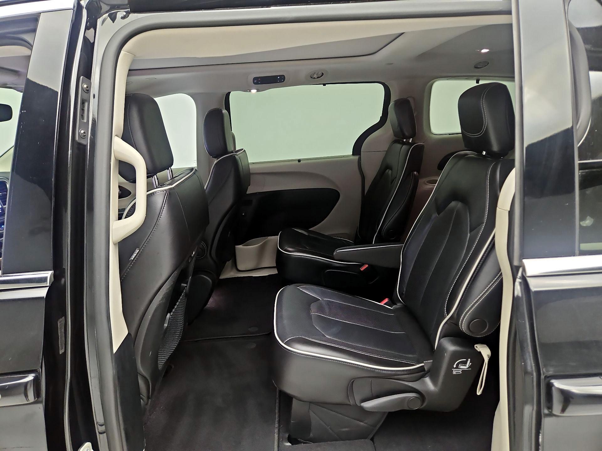 Thumbnail: 2022 Chrysler Pacifica - 20