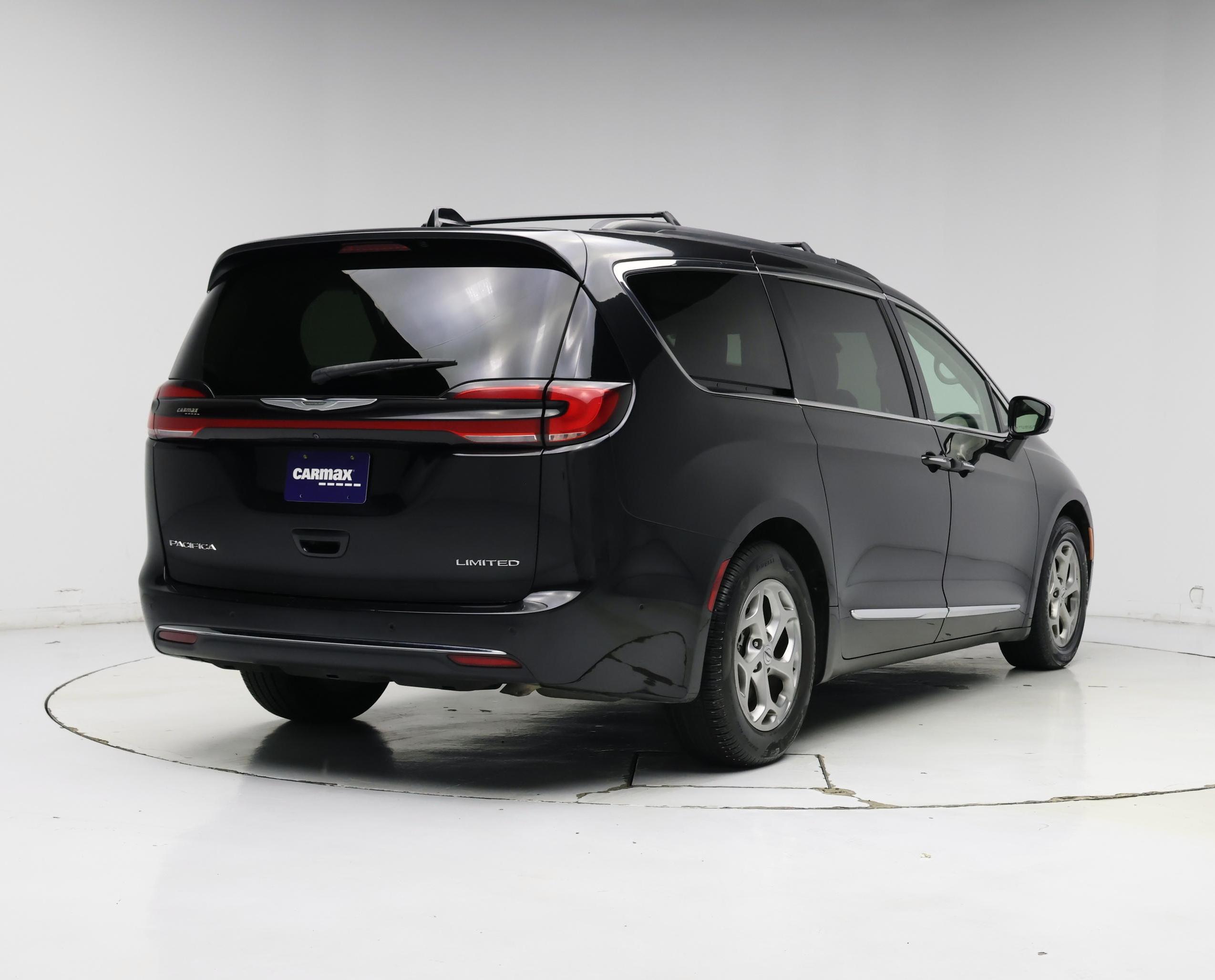 Thumbnail: 2022 Chrysler Pacifica - 8