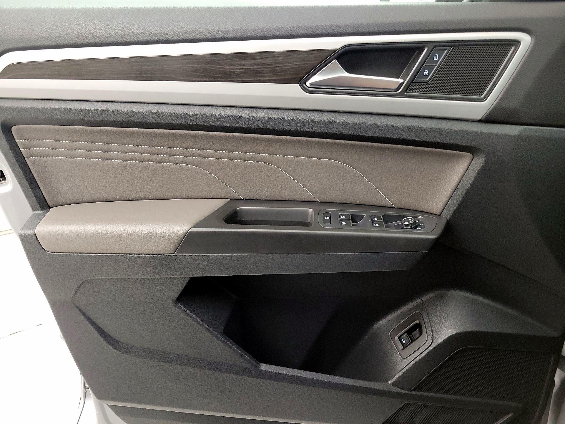 Thumbnail: 2022 Volkswagen Atlas - 12