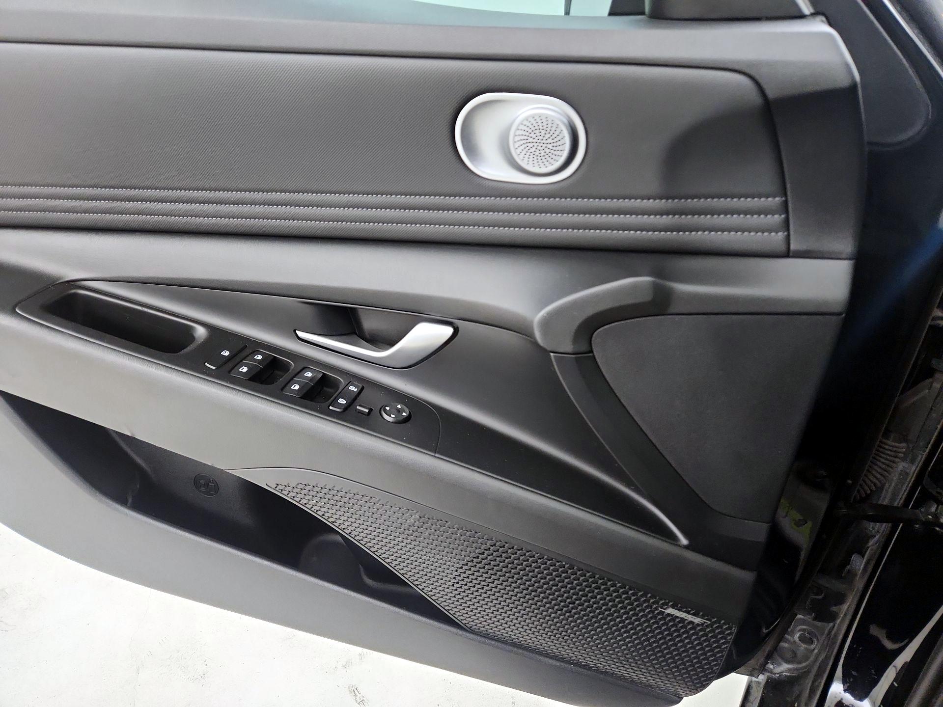 Thumbnail: 2023 Hyundai Elantra - 12