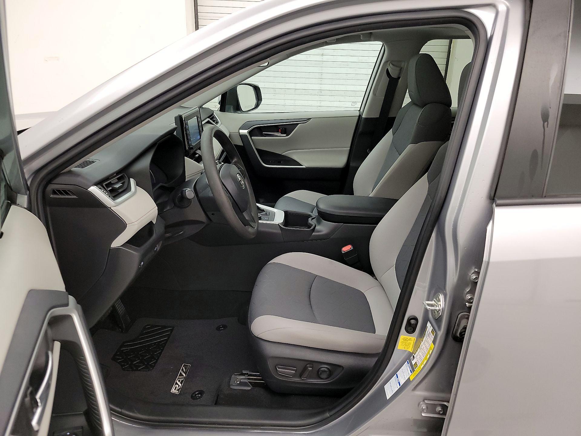 Thumbnail: 2022 Toyota RAV4 - 11