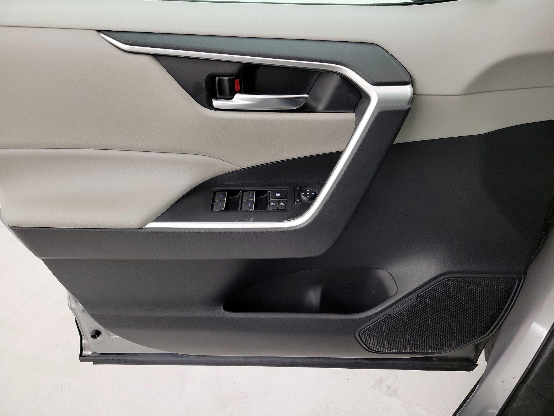 Thumbnail: 2022 Toyota RAV4 - 12