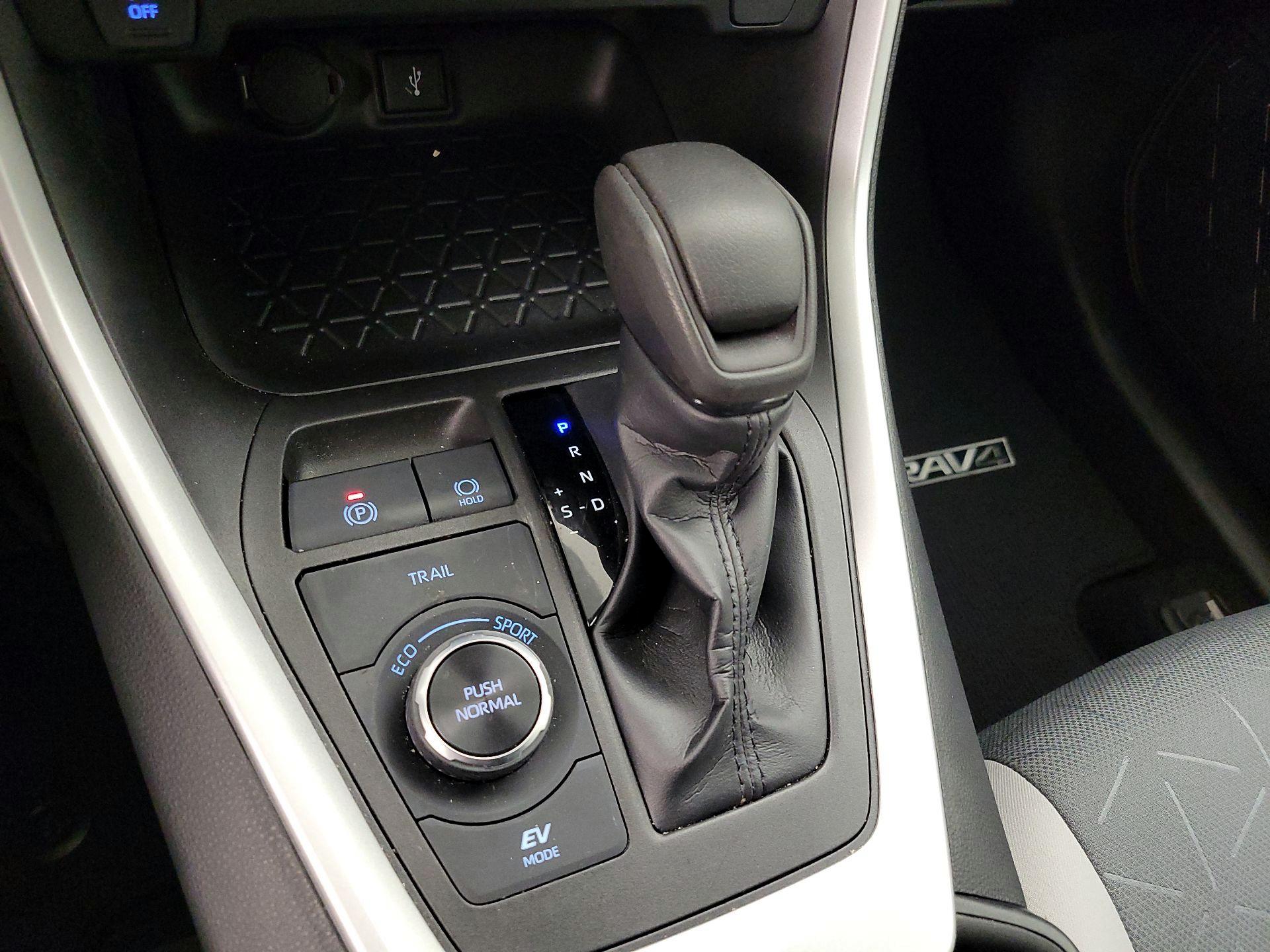 Thumbnail: 2022 Toyota RAV4 - 17