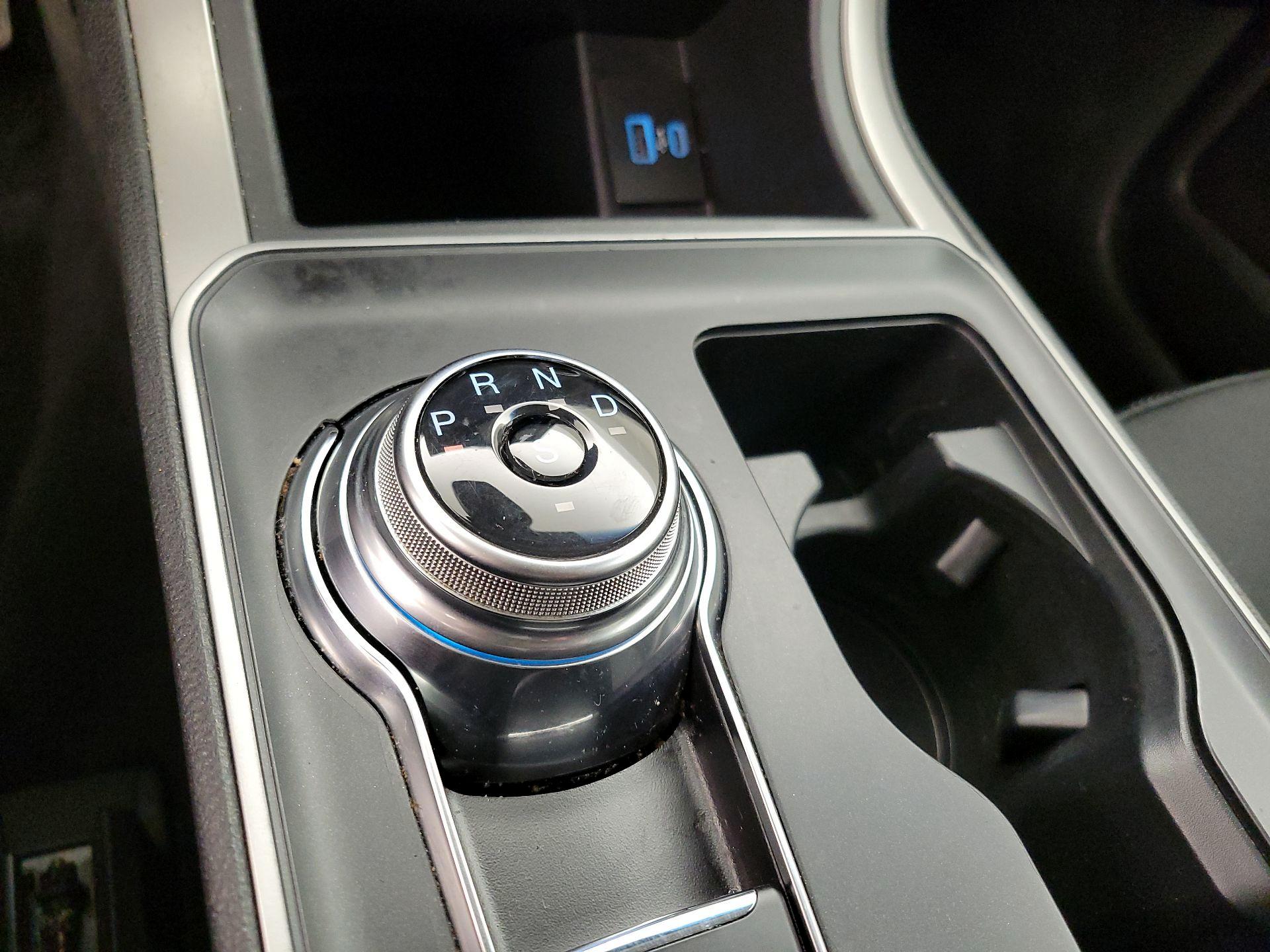 Thumbnail: 2021 Ford Edge - 17