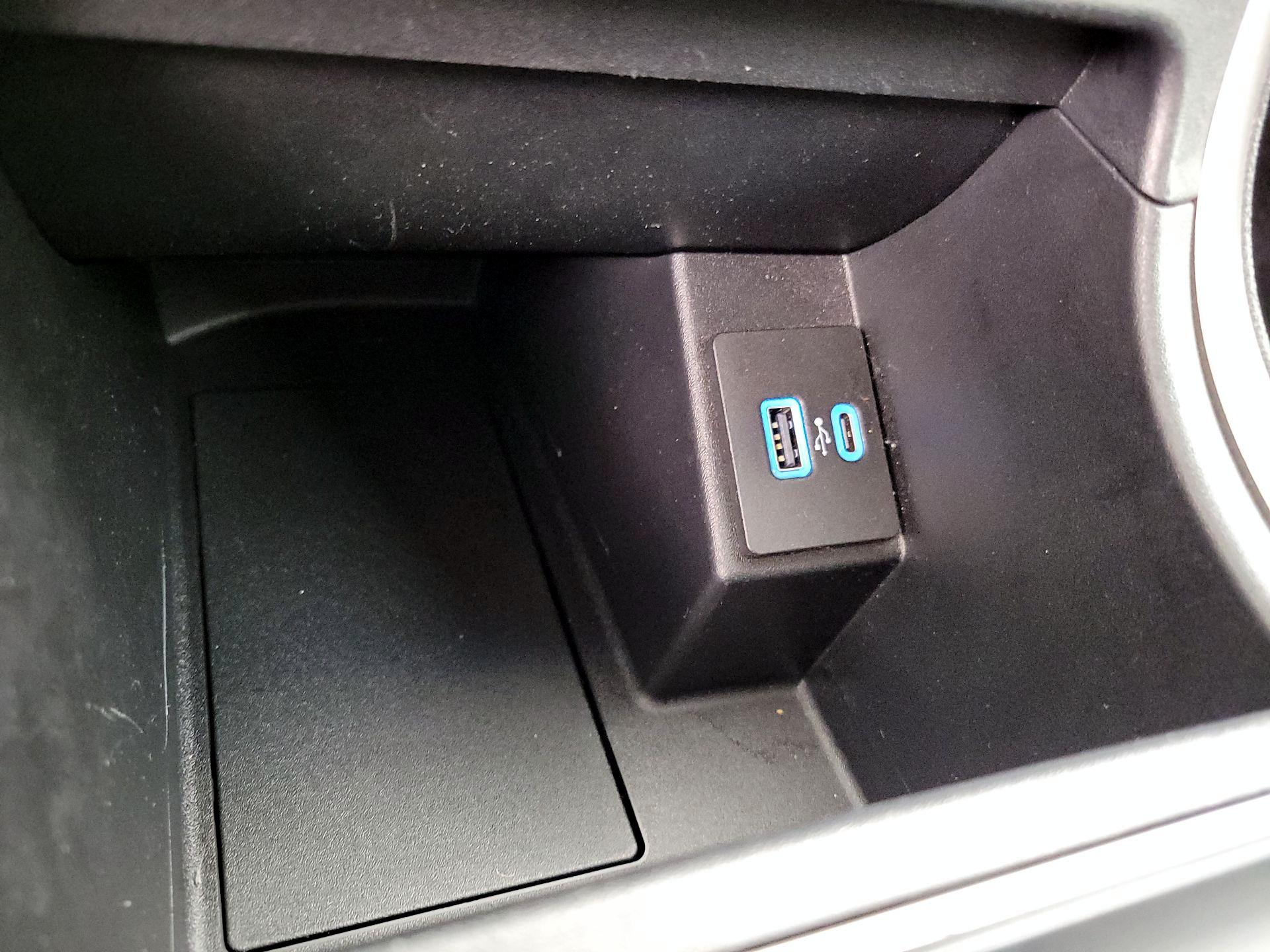 Thumbnail: 2021 Ford Edge - 18