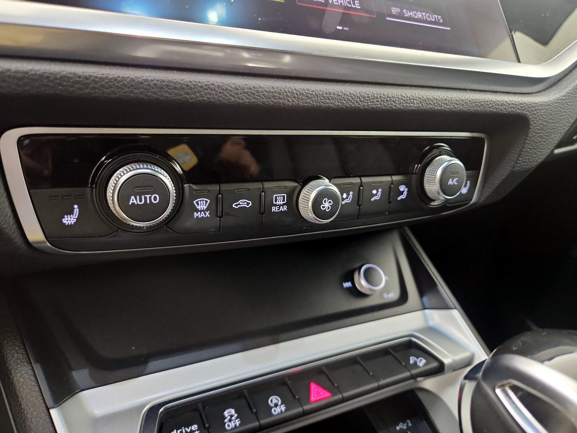 Thumbnail: 2020 Audi Q3 - 16