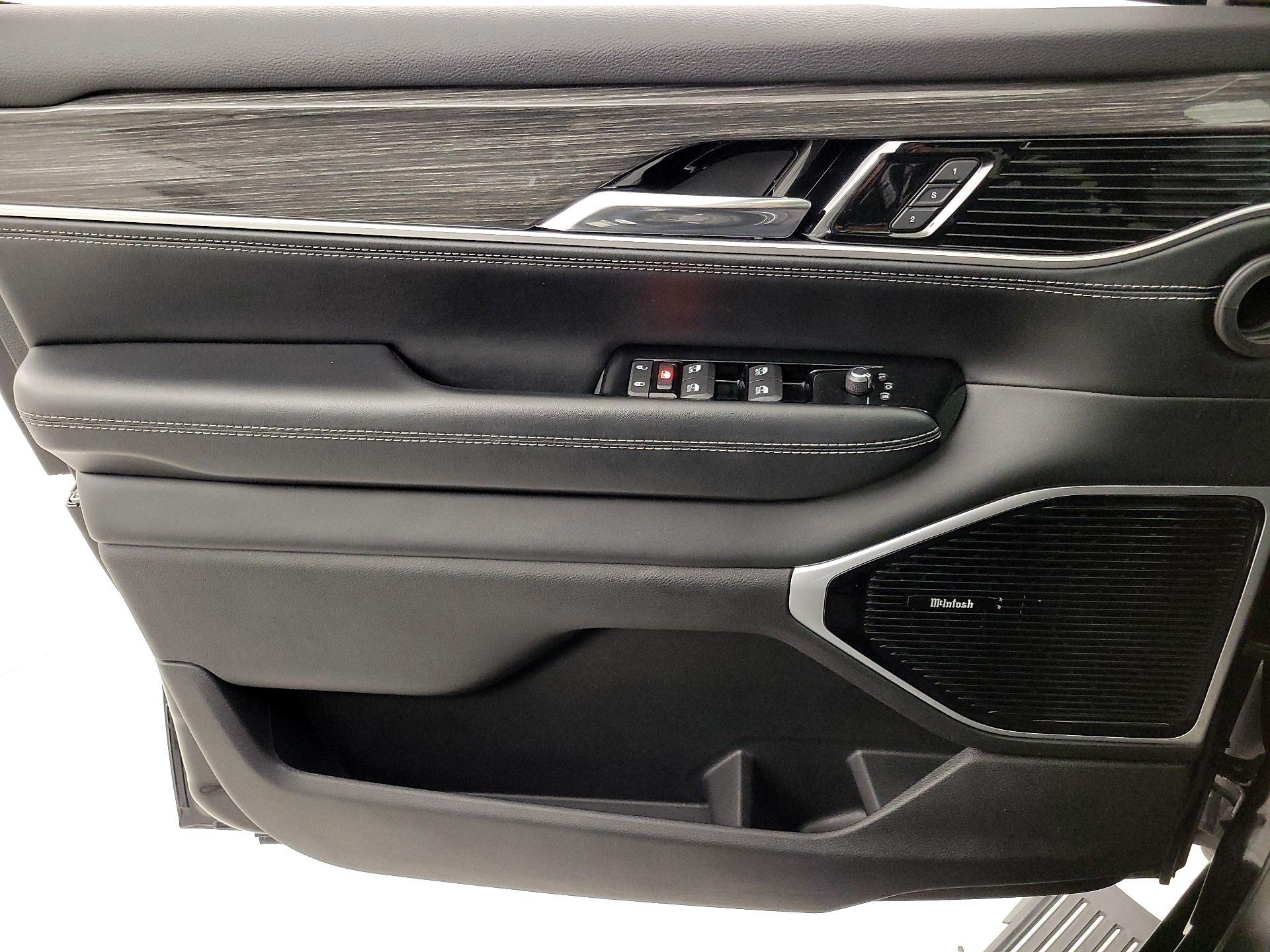 Thumbnail: 2022 Jeep Wagoneer - 12