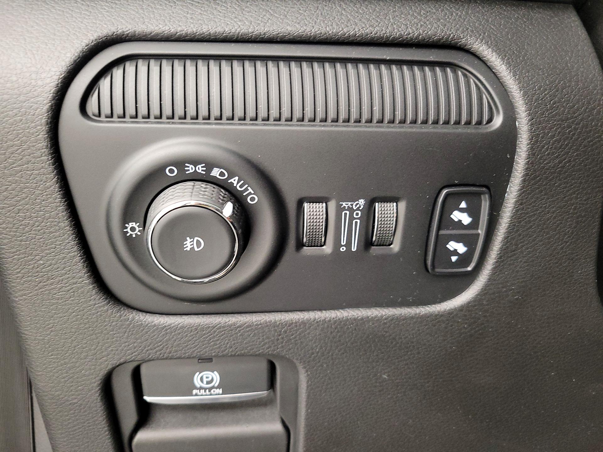 Thumbnail: 2022 Jeep Wagoneer - 13