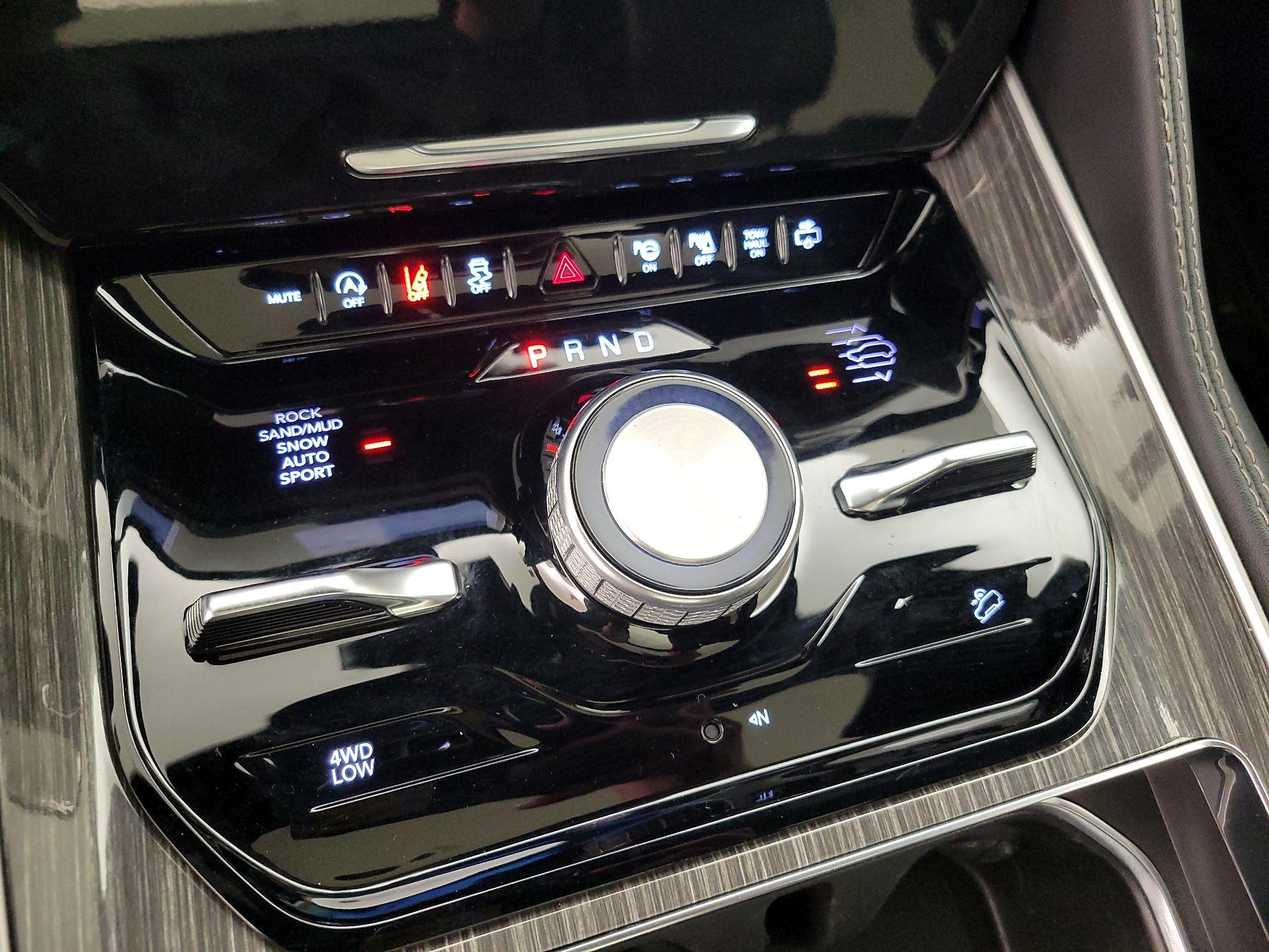 Thumbnail: 2022 Jeep Wagoneer - 18