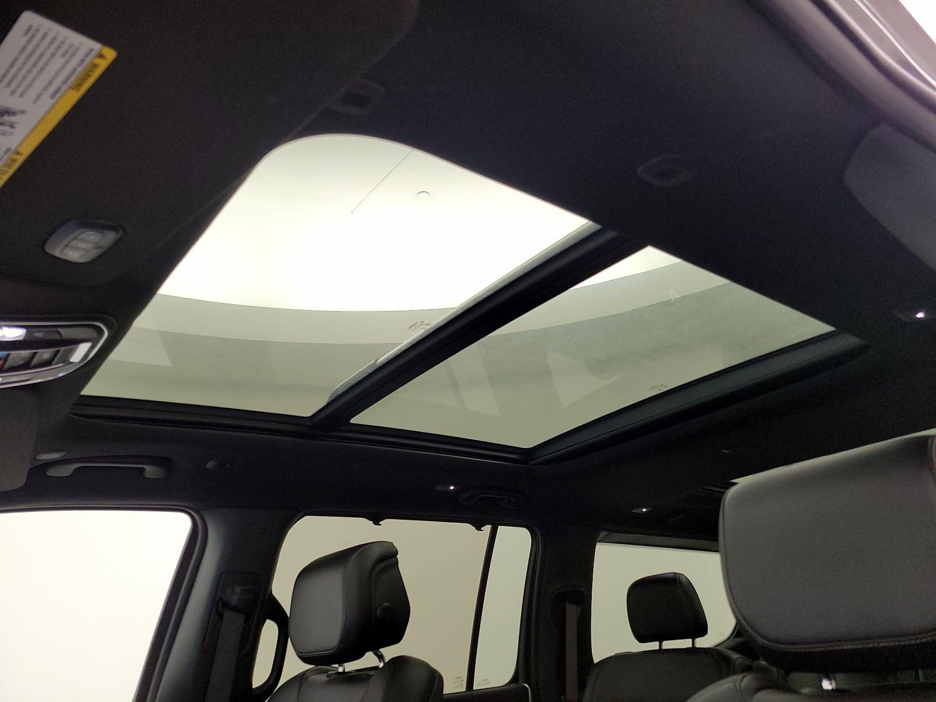 Thumbnail: 2022 Jeep Wagoneer - 20