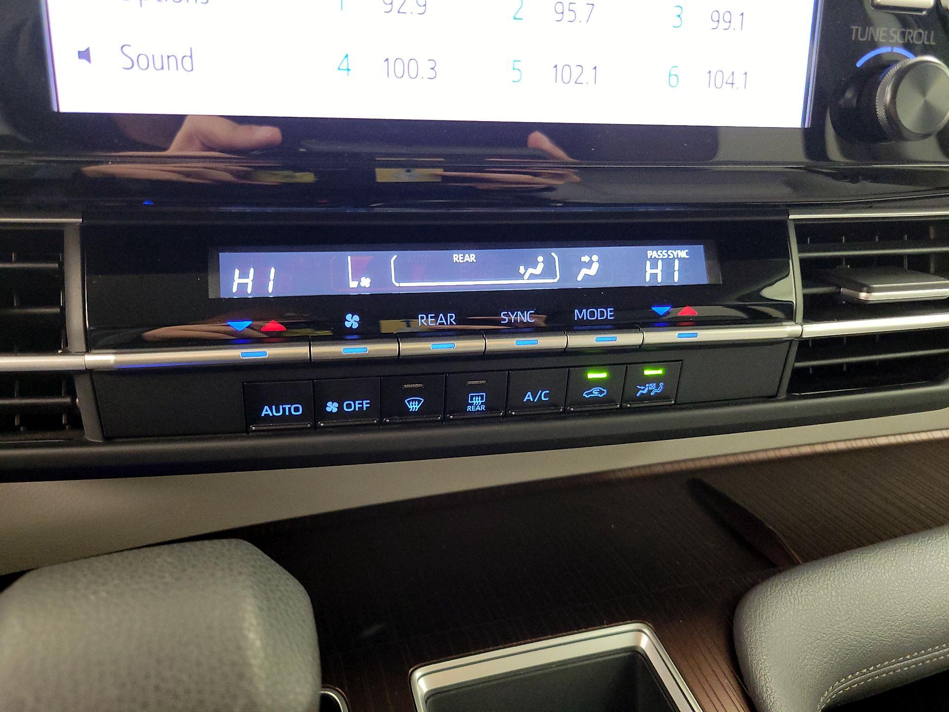 Thumbnail: 2023 Toyota Sienna - 16