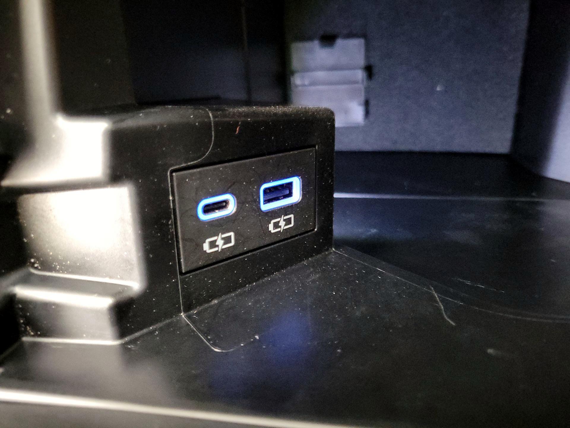 Thumbnail: 2023 Toyota Sienna - 18